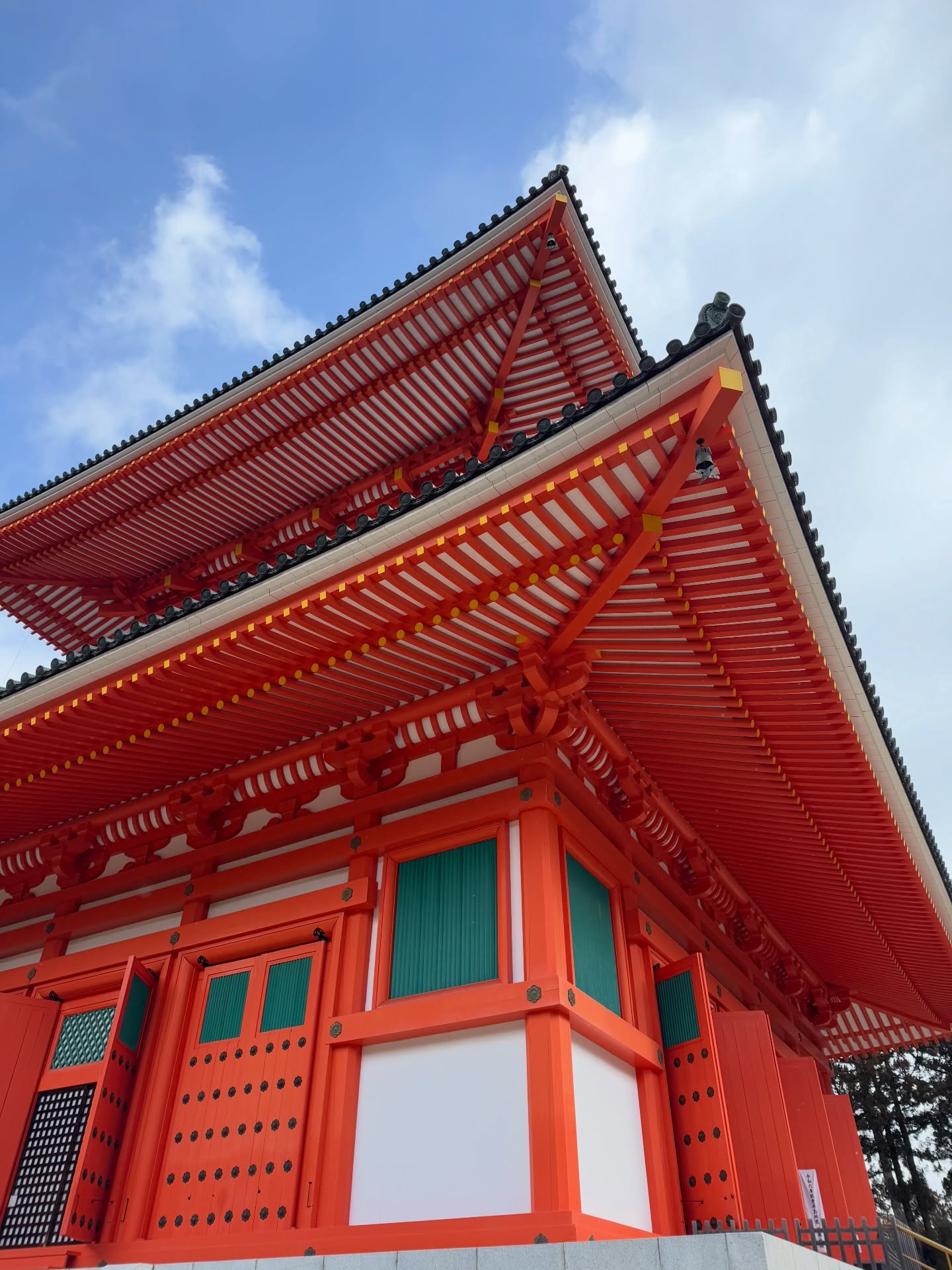 Je poste enfin mes dernières photos du Japon, entre himeji, et quelques temples à Koyasan !
#himejicastle #japon #koyasan #temple