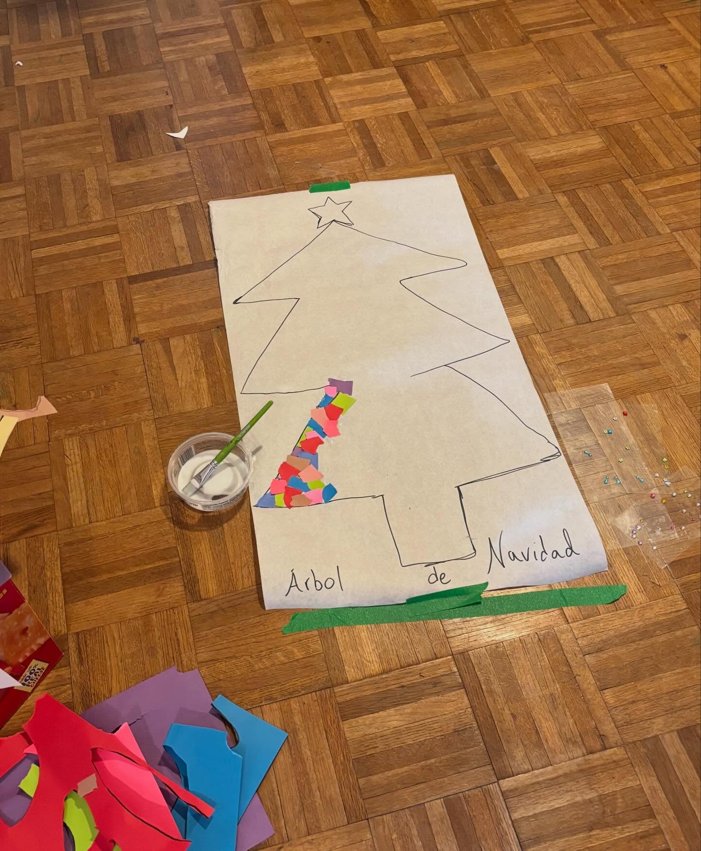 Making this Christmas tree was a really fun activity! It’s great to make art from used paper. The kids took on the roles they enjoyed most, ripping or cutting, painting glue or sticking. It’s so colorful! I’m wondering if we might start a seasonal mosaic tradition! Maybe we’ll make a heart 😊. Also, building vocab while doing something makes it really relevant. Papel, pegamento, pegar, árbol de Navidad…