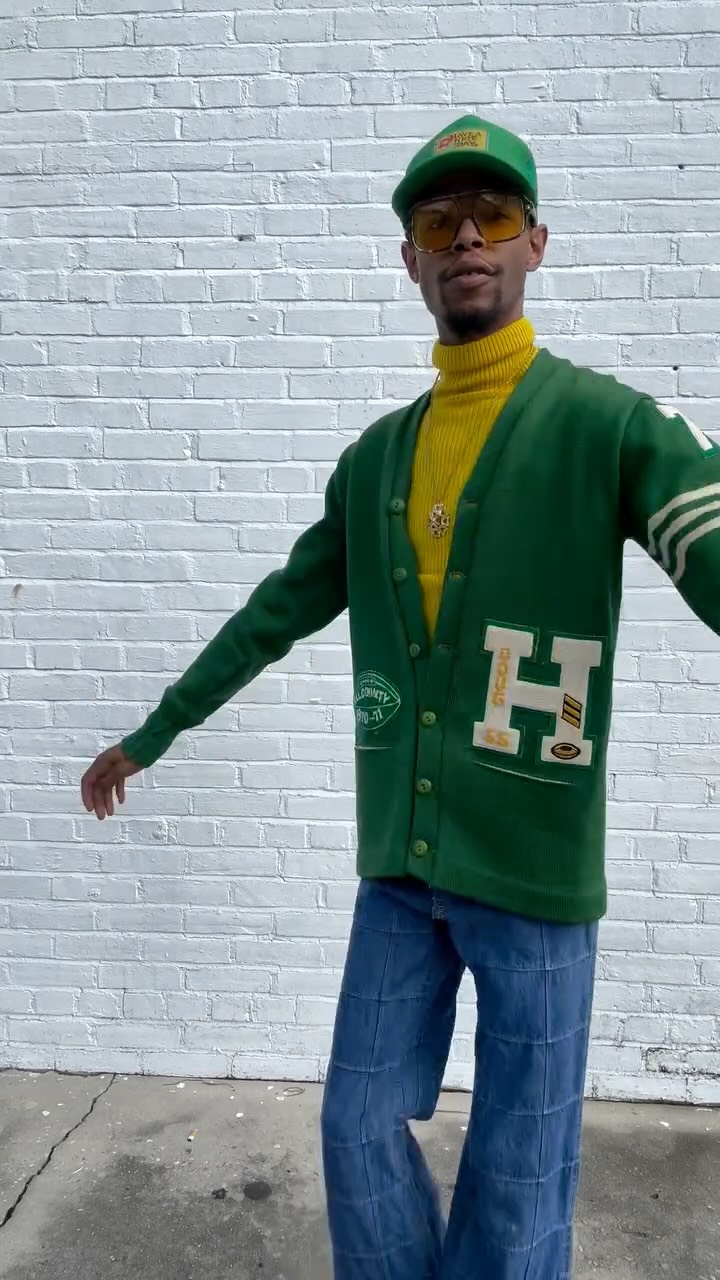 Green & yellow have never looked SO good 💚💛 Wanna be the coolest guy (or gal) in town? Stop by Time Warp to get styled by the best 😉
#timewarpbr #shoplocal #midcitybr #vintage #vintageclothing