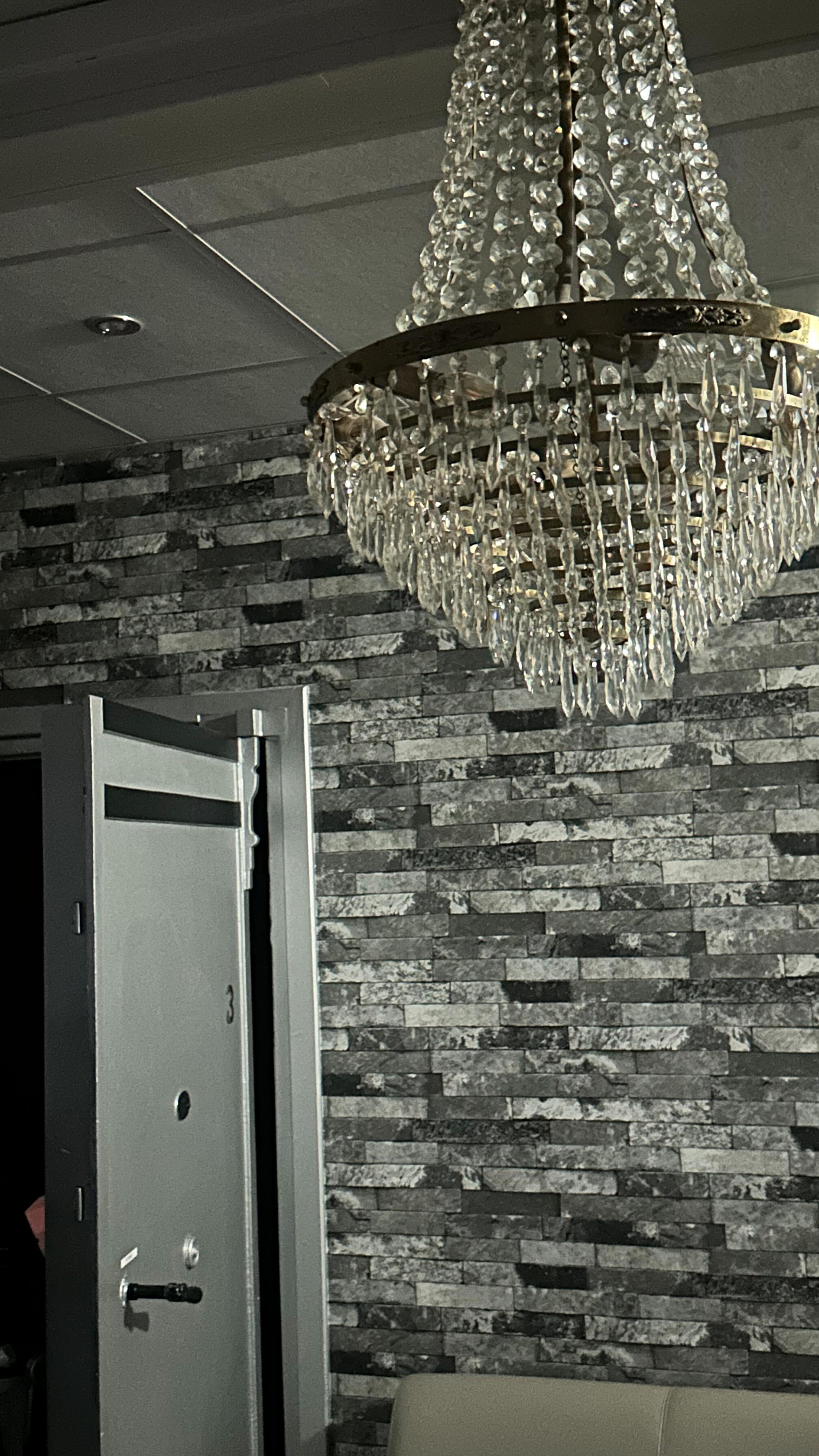 Dermaplaning NÅR HUDEN ENDELIG FÅ PUSTE!
@followers
Dermaplaning = skånsom eksfoliering , fjerner døde hudceller som kan bidra til urenhetene og tørre linjer.
I videoen ser du død hud som løsner fra overhuset.
Dette kan gi en glattere look, finere makeup-finish og mer “glow”.
(Sensitiv hud? Spør oss– vi tilpasser alltid.)
Når huden endelig får puste 😍
Her ser du det som fjernes ved dermaplaning: død hud celler
Resultatet er ofte en mykere, jevnere overflate med ekstra glød ✨da er huden mottakelig for å få næring og fuktighet huden trenger.