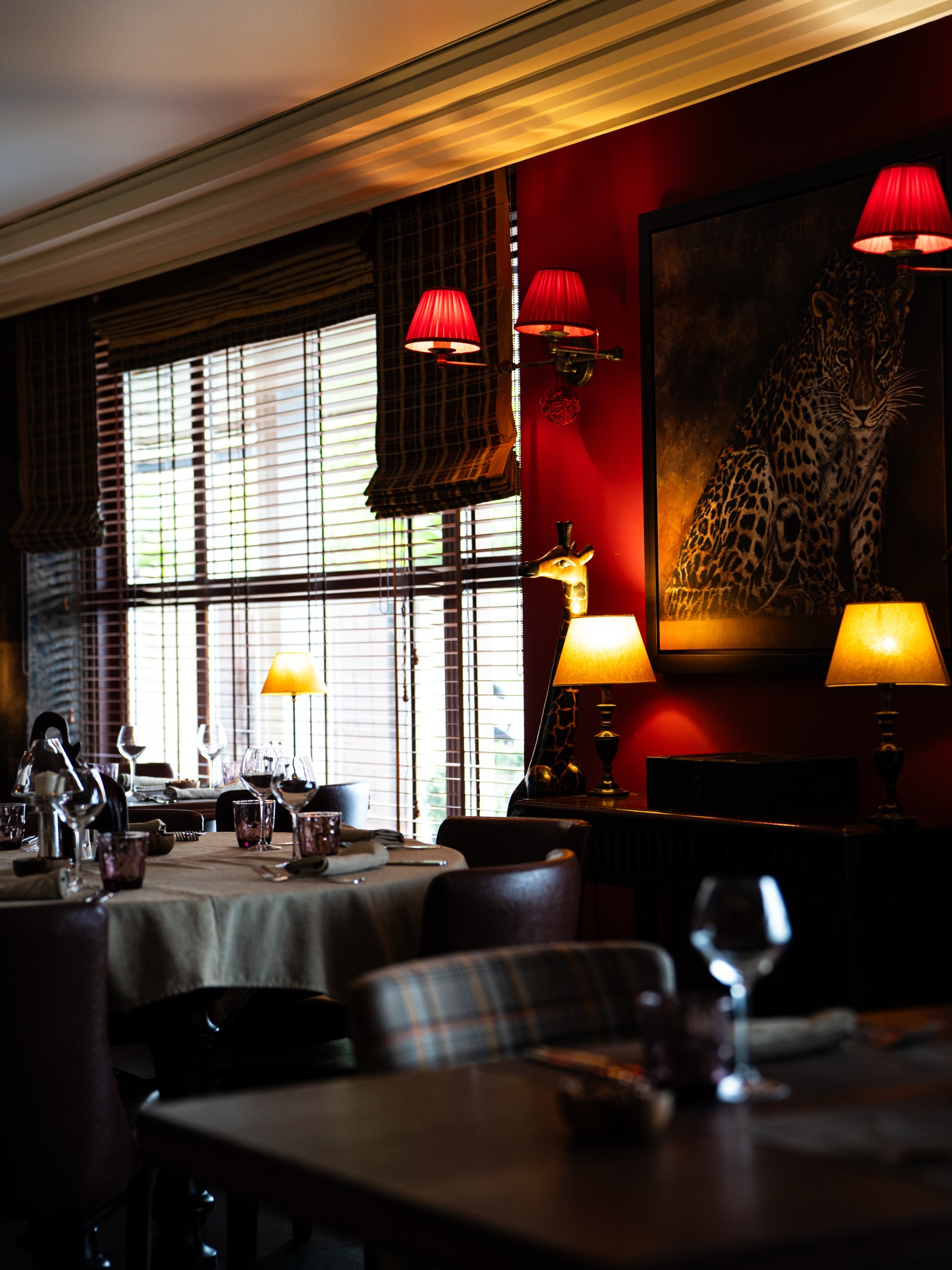 L’art de la table, l’élégance du partage. 🍷
Au Christina, notre essence demeure inchangée : une cuisine de cœur et un accueil sincère. Nous avons hâte de vous retrouver pour partager des instants d’exception autour de plats travaillés avec soin.
Redécouvrez notre univers, entre tradition et distinction, pour une expérience gastronomique tout en finesse.
#restaurant #terroirfrançais