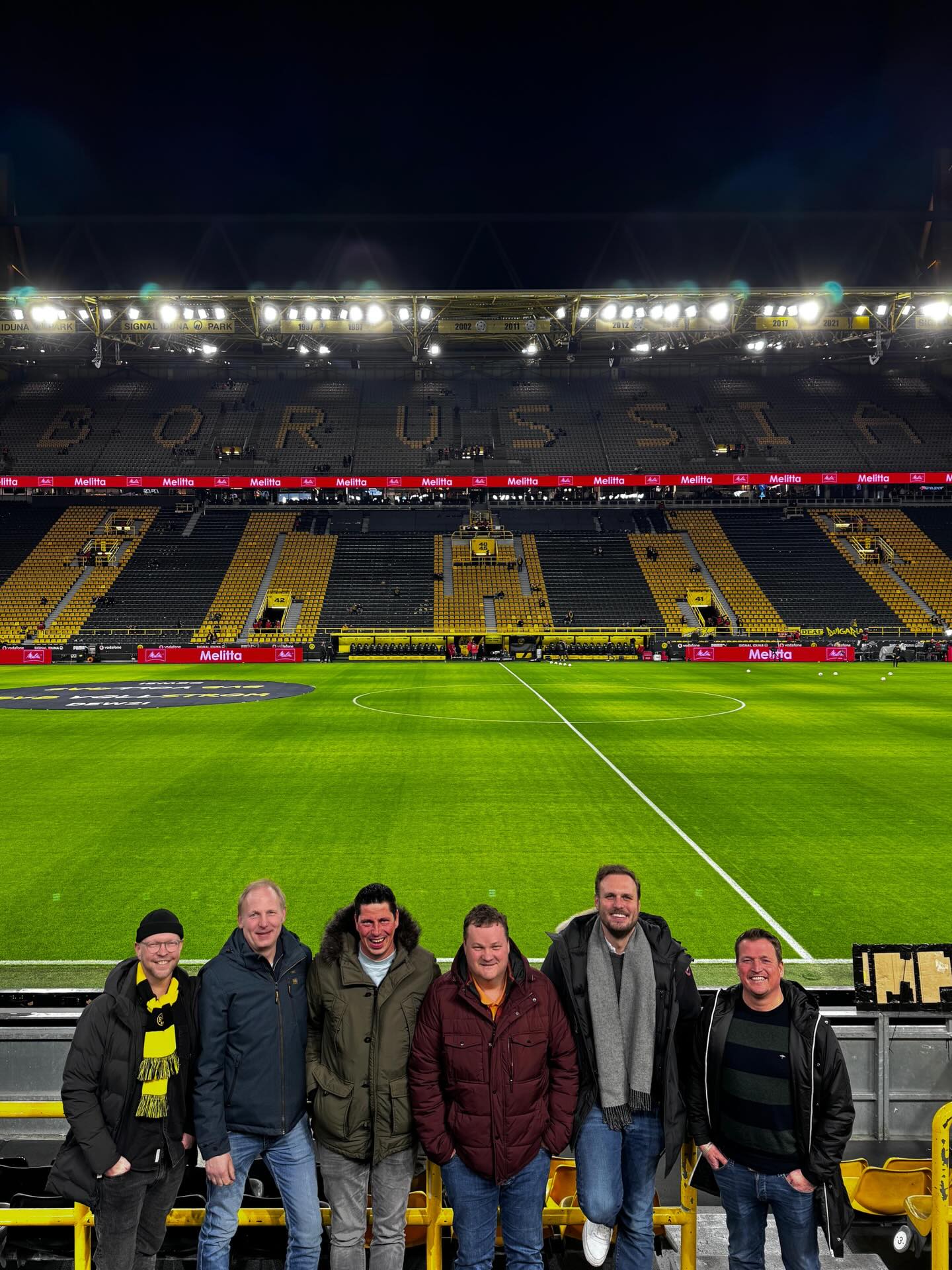 Ready for matchday ⚽️✨
Dortmund trifft auf Werder und wir sind live dabei 💛💚
Vielen Dank an @zimmereigerdes für die Einladung!
Wir freuen uns riesig auf den heutigen Abend im #SignalIdunaPark mit
@froehledachbaustoffe @bauunternehmen_volkmer & @borgerding.bauunternehmen 🤞🏼