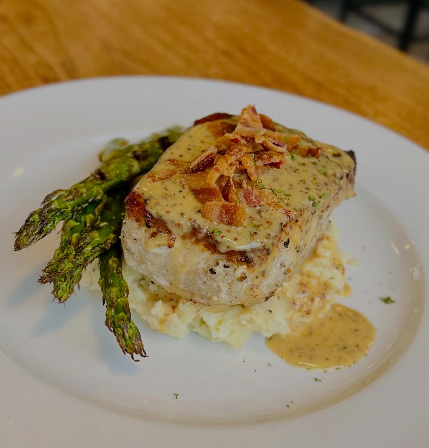 Check Out Our New Pork Loin 👀
Center Cut Pork Loin, Mashed Potatoes & Asparagus
Finished w/ a Maple Bacon Pan Sauce $20
Now Available on our Menu 👨🍳
#porkloin #newentree #dellaroses #maplebacon #yeschef