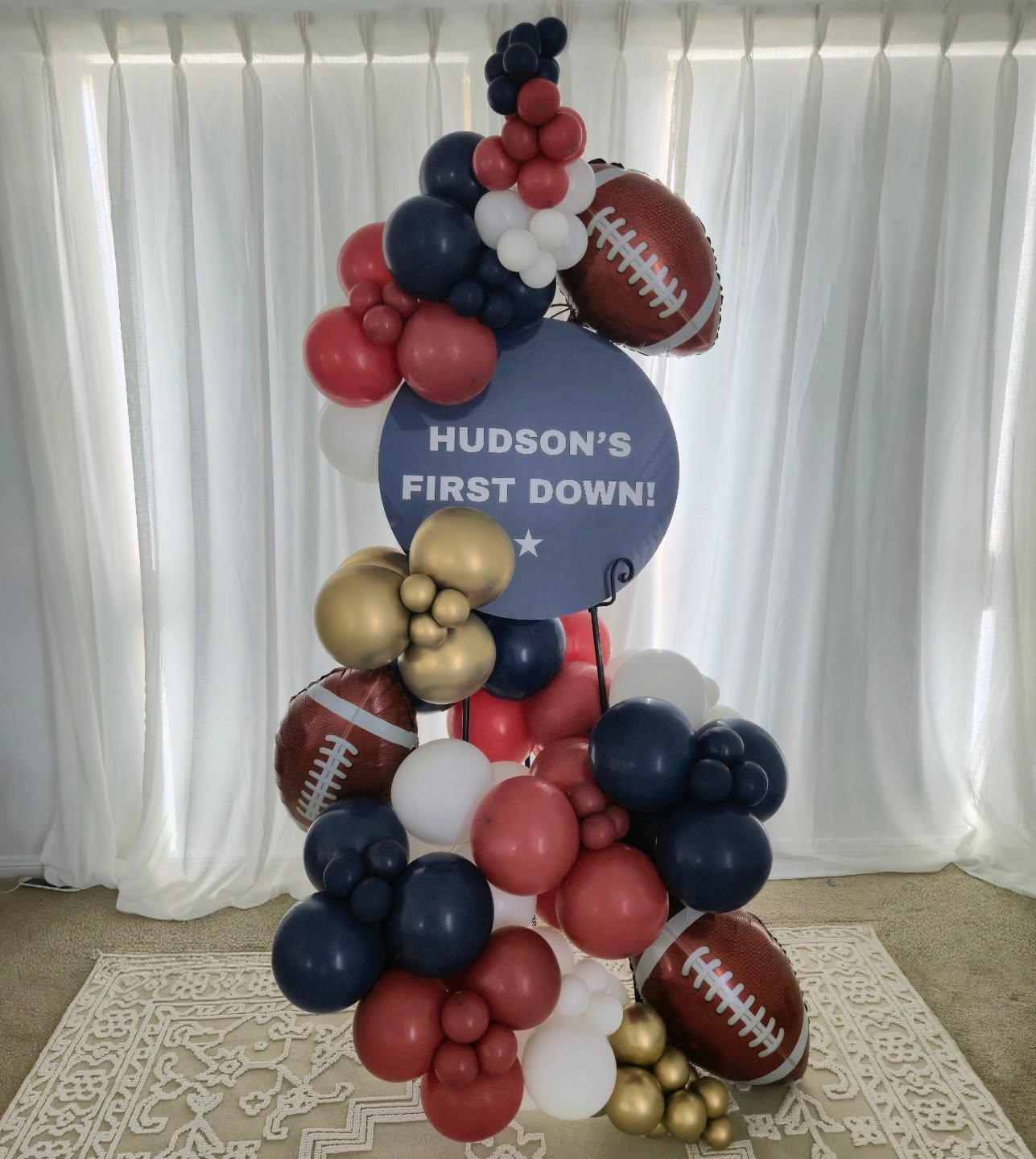 🏈 Hudson's First Down 🏈 ...and my first display for the year! 🏈
#ballooneasel #easelballoons #superbowl #football #americanfootball