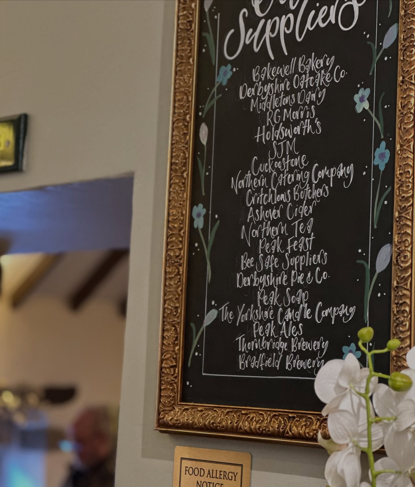 One thing we’ll always stand by is supporting local 🤩✨
We’re proud to work alongside so many wonderful local suppliers, and if you’ve dined upstairs, you’ll have seen our suppliers sign 💫
We love being transparent and sharing the amazing businesses that help make what we do possible. Shop local, support local ❤️
#bakewell #theoldoriginalbakewellpuddingshop #derbyshirebusiness #visitpeakdistrict