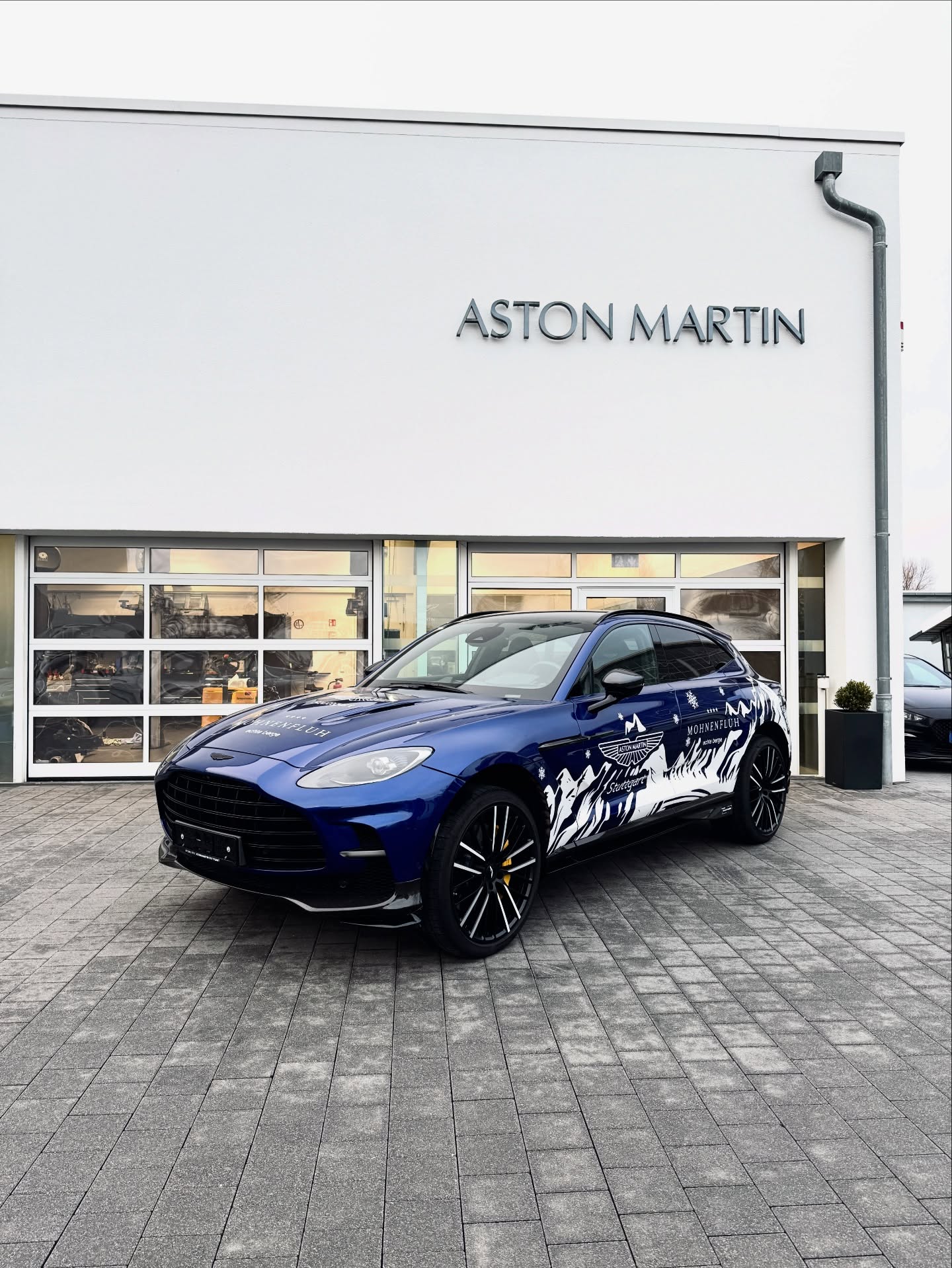 Ready for the slopes ❄️
This DBX from @astonmartinstuttgart dressed for winter in Kitzbühel at @mohnenfluh
🖊️Designed & wrapped by Wrapness
#wrapness
#alpinestatement
#luxuryonice
#automotivedesign
#kitzbühelvibes