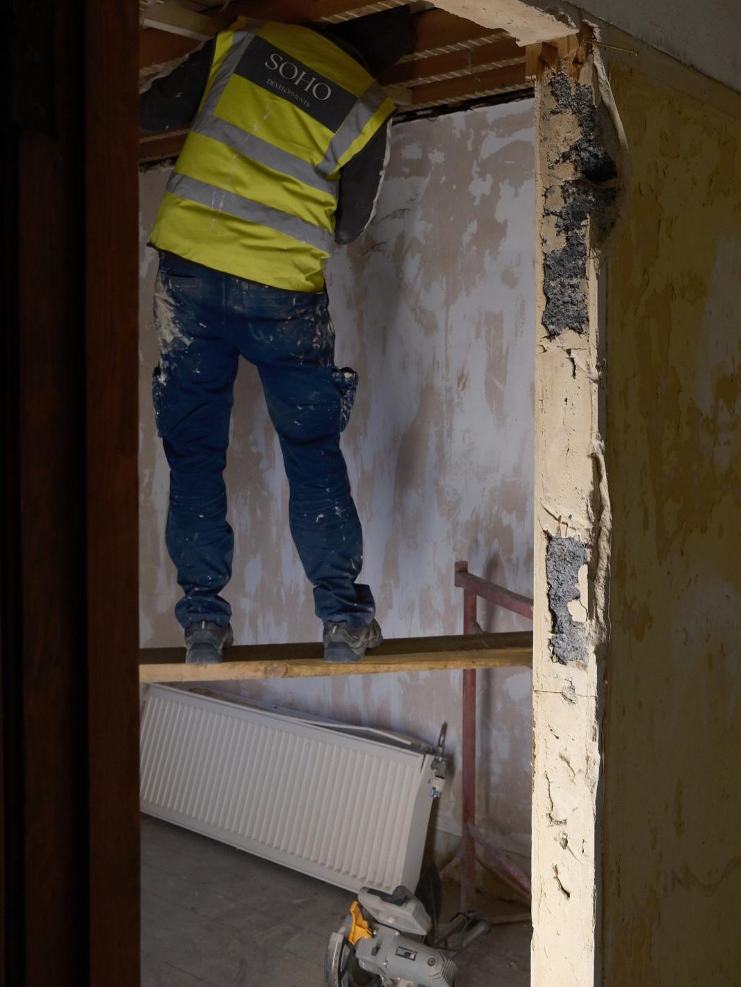 A look into our Royal Tunbrige Wells project.
Before the finishes, before the details - the strip-out. A necessary reset that allows us to rebuild with intention: new carpentry, new flooring, refined lighting and a layout that reflects the owners style.
SOHO Developments | High-end residential extensions, loft conversions & full refurbishments