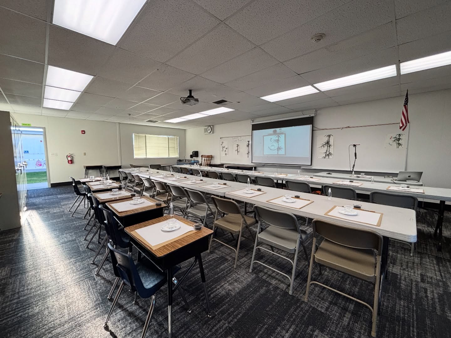 My office today! 7:59am. In one minute my first class of the day will walk through the door. Transitional Kindergarten “TK” is for children who are 4 years old. Imagine experiencing the Four Treasures for the first time at this young age. What a wonderment!! It’s never too early or too late to start your adventure in art.
@segerstromarts @newportmesausd #chinesebrushpainting #classes for #children #kto12