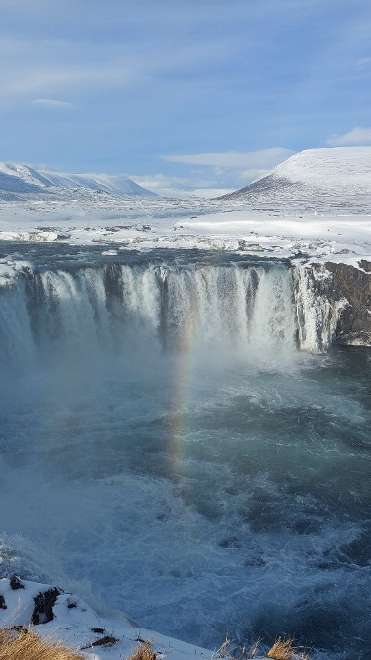 La beauté des cascades en Islande 💙
Vidéo prise en février, une période vraiment extraordinaire où la puissance des éléments se mélange à la sérénité des paysages enneigés ❄️.
#travelplanner #Islande #slowtravel