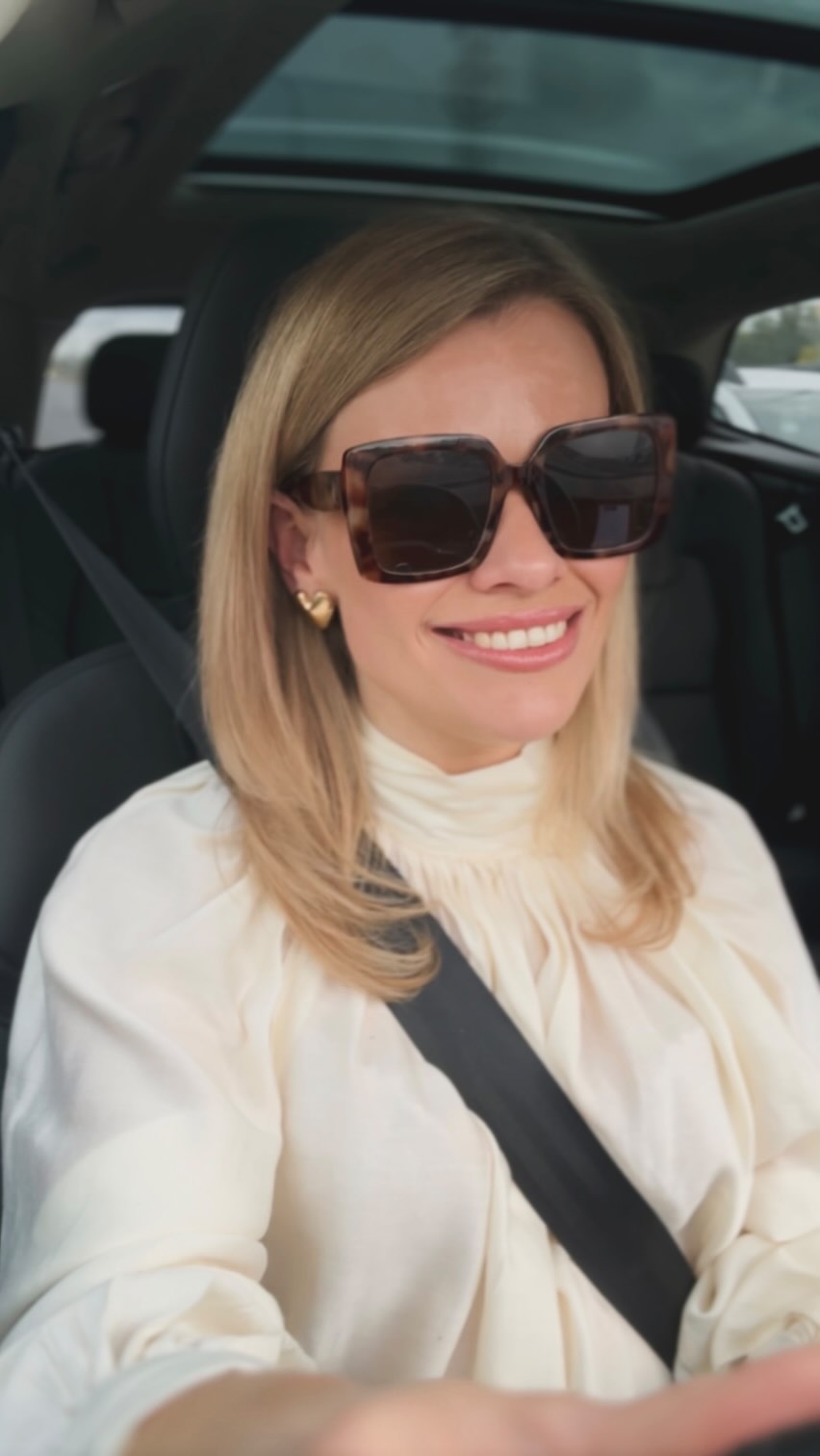 DIT WIL IK ECHT NIET MEER HOREN.. 😢
__________
Al meer dan 15 sessies laserontharing. Op recordtempo weer buiten. Behandeling niet correct uitgevoerd. Én nog steeds geen resultaat.. 😵💫
Daarom deze video. Niet om te oordelen, maar om te beschermen! 🙏🏻
Laserontharing is geen quick fix en geen one-size-fits-all. De juiste kennis, een professioneel toestel en eerlijke communicatie maken het verschil.
Jij verdient duidelijkheid, veiligheid en een doeltreffende aanpak die werkt.. ❤️
Heb je vragen over laserontharing?
Boek gerust je gratis intakegesprek in.
Happy to help! 🥰
Liefs,
Paulien.
__________
#laserontharing #permanentelaserontharing #huidexpert #eerlijkezorg #boekonlinejouwafspraak