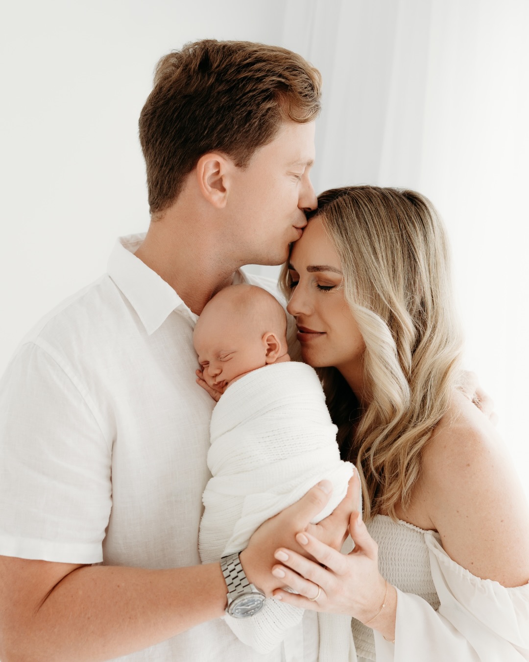 Baby William 🥹😍 Just 9 days new and one of my last 2025 babes. Gosh he was/is just divine, the snooziest little thing 🤍
-
#brisbanefamilyphotographer
#brisbanenewbornphotographer
#brisbanematernityphotographer
#newbornphotography
#newbornphotographerbrisbane