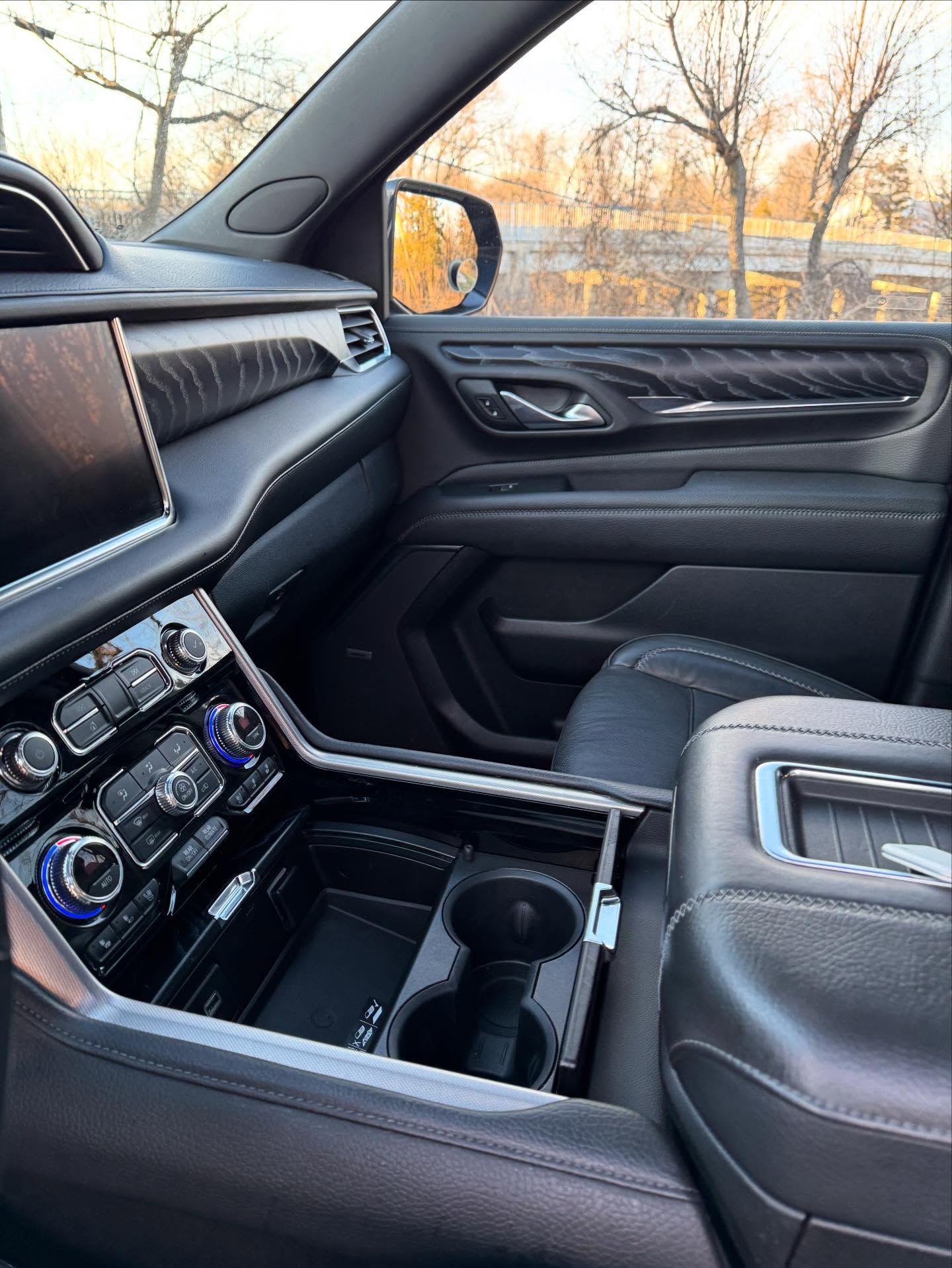 Blue dials. Black on black. Winter light.
Quiet luxury, perfectly chilled.