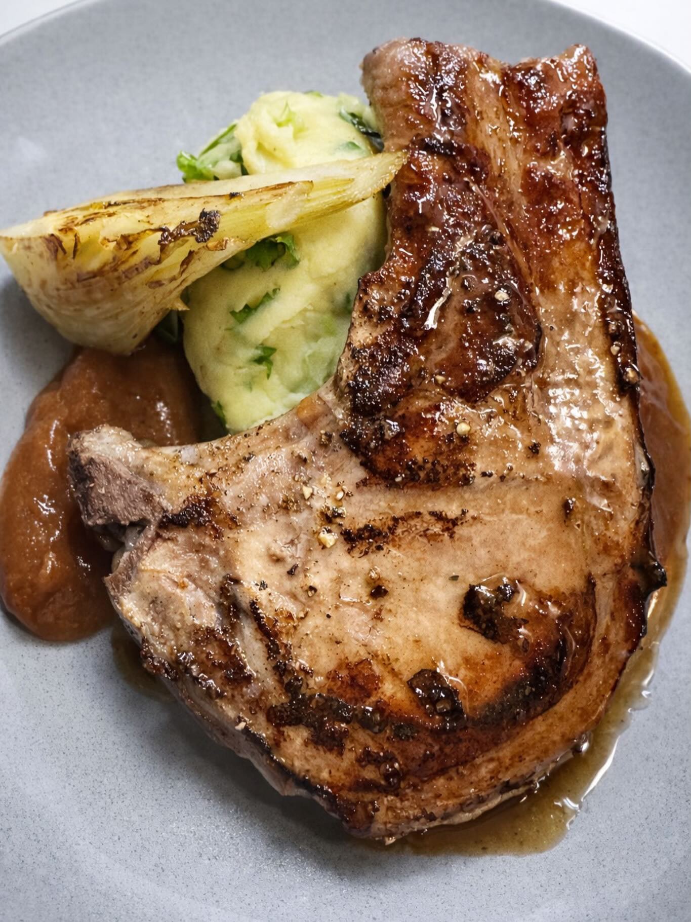 Big fat Pork Chop, Irish mash with cider braised fennel and caramelised apple 👏🏻