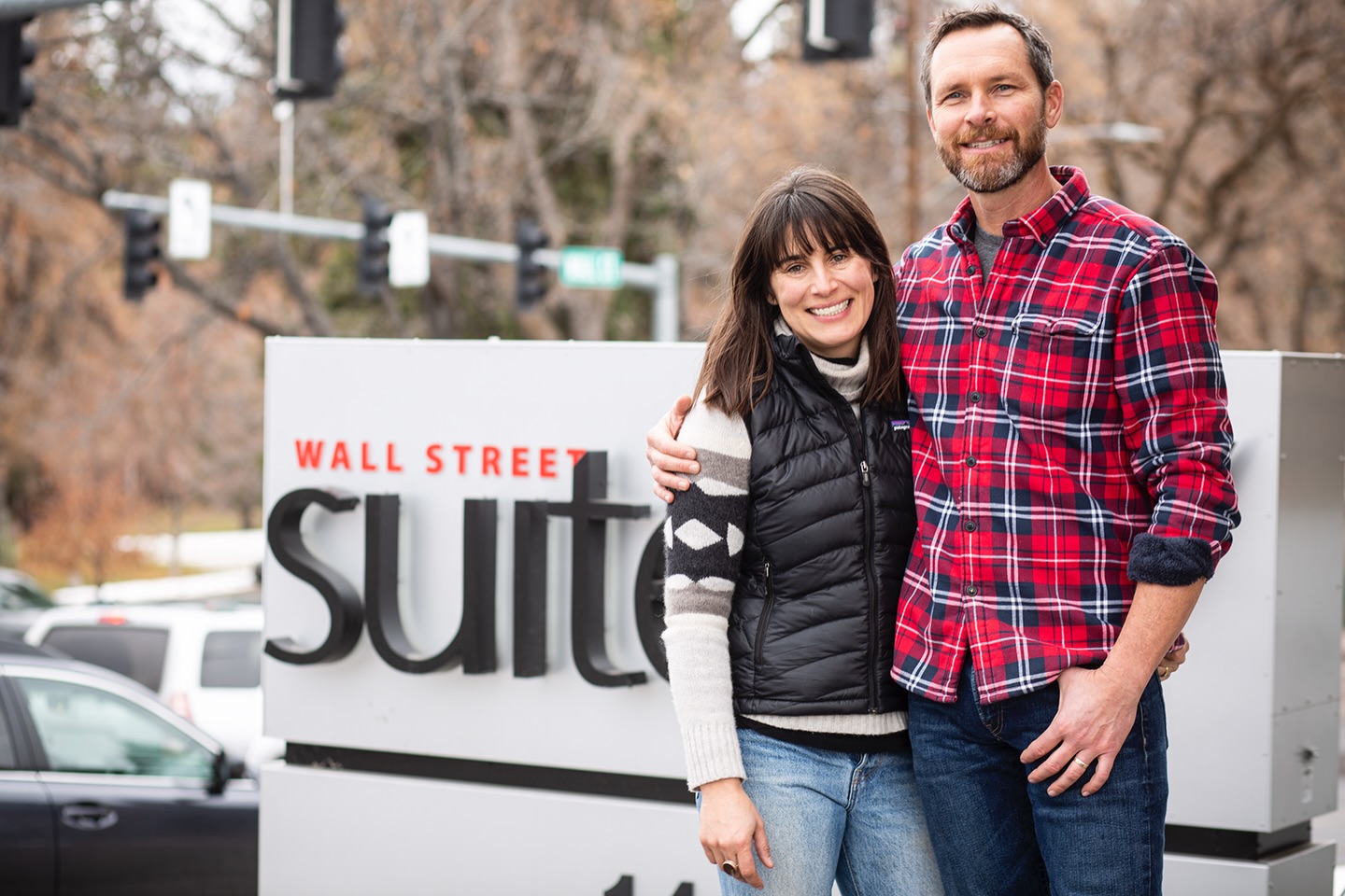 🎿 As temperatures drop, it’s the perfect time to slow down and escape to cozy Downtown Bend. ❄️✨ Warm up in comfort at Wall Street Suites, just steps from Bend’s best dining, shops, and winter adventures. Make 2026 the year you plan a getaway made for connection, comfort, and unforgettable moments. #wallstreetsuitesbendoregon #downtownbend #dogfriendlyhotels #centraloregonlife