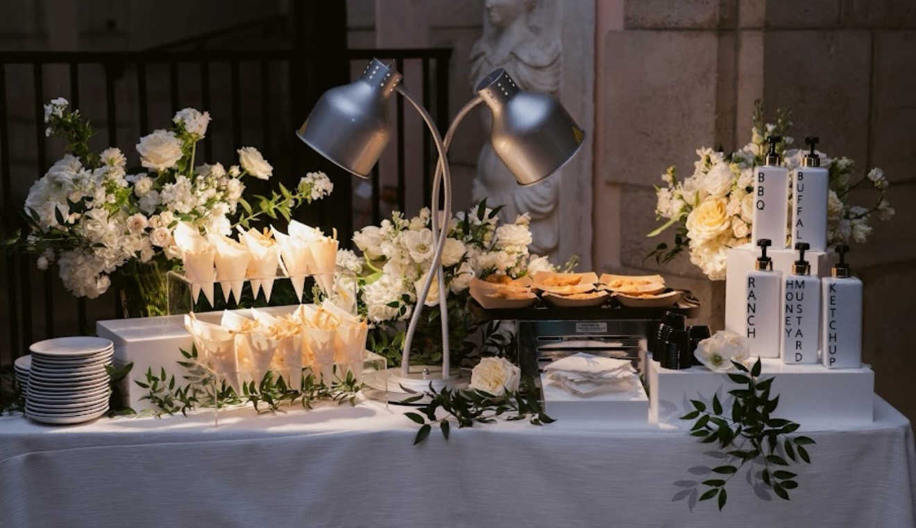 Late night cravings?
We’ve got you covered 🍟
From savory to sweet, our late-night stations turn weddings into unforgettable after-parties ✨
Explore our menus + customize yours at lacaterspalmbeach.com
✨✨✨Vendor Team ✨✨✨
Planning & Design: @annacarolineweddings
Florals & Design: @rennyandreed
Venue: @flaglermuseum
Catering: @la_caters_palmbeach
Photography: @katielopezphoto
Videography: @pineapple__films
Photo Booth: @dippphotobooth
Stationary: @lewesletteringco
Wedding Dress: @moniquelhuillierbride@chicparisien
Beauty: @theclyque
Entertainment: @tropicsentertainment
Second Dress: @saulee
#palmbeachwedding #flaglermuseumwedding #palmbeachcaterer #palmbeachbrides #lauraashleycatering