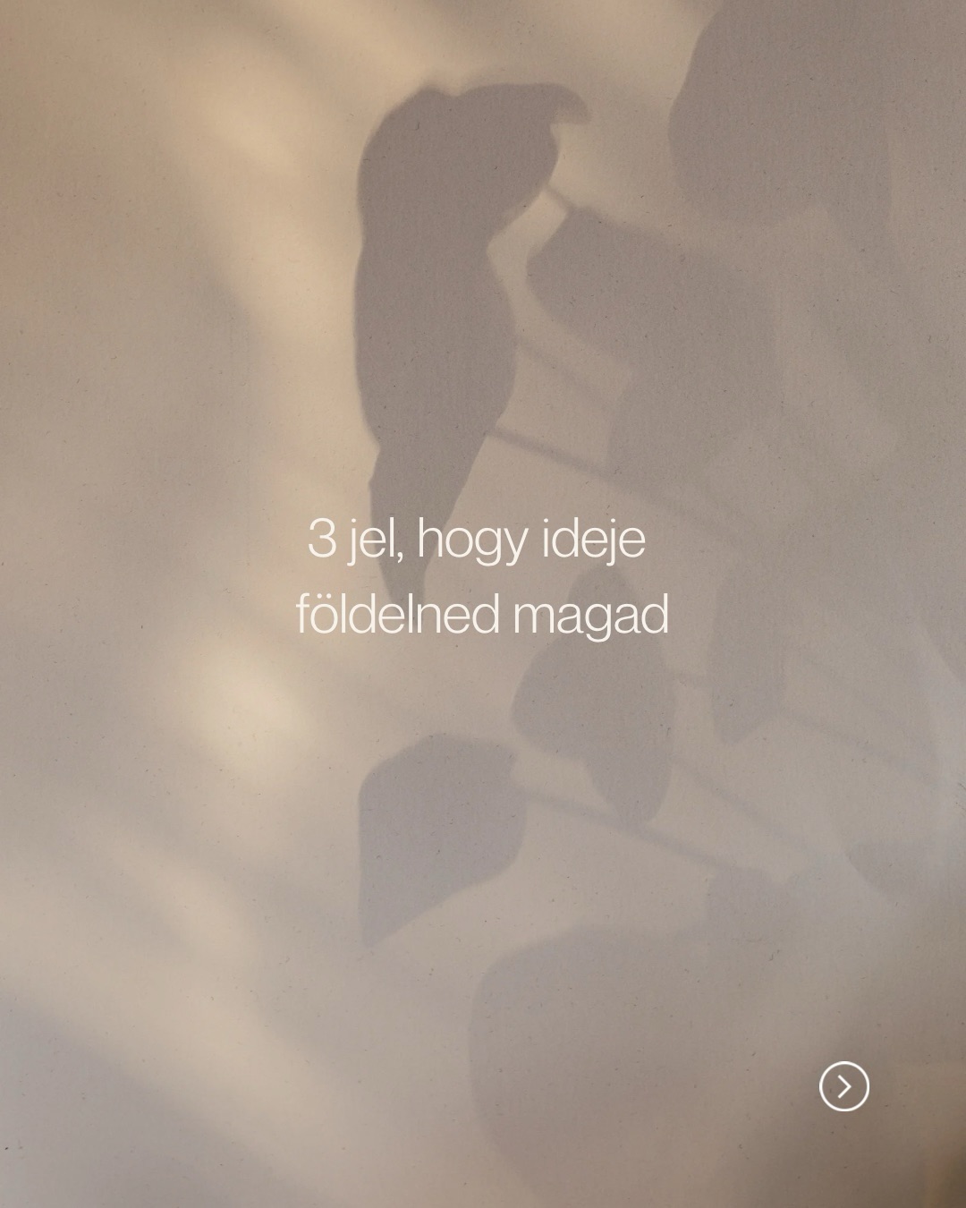 Mostanában könnyen kibillensz, túlpörögsz vagy nehezen kapcsolsz ki?
Ahogy haladunk előre a télben, egyre többen érezzük, hogy elveszítjük a földelést.
Pedig a stabilitás nem a fejben kezdődik, hanem a talpunk alatt. 🌍
Lapozz, és nézd meg, melyik jel igaz rád ✨
💬 Kommentben írd meg: te hogyan szoktál földelni?