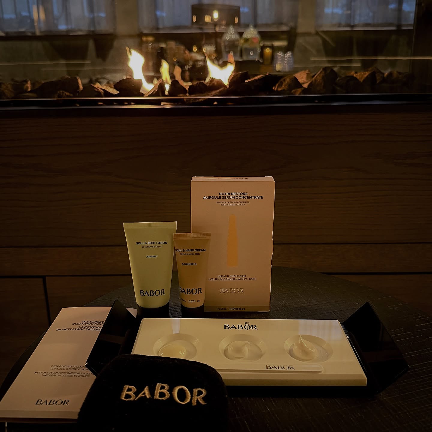 GÖR NÅGOT SPECIELLT - TILLSAMMANS!
Varför inte planera en stund för dig själv och dem du tycker om i vår?
Oavsett om du planerar en möhippa, födelsedag, en kväll med tjejerna eller en aktivitet med kollegorna, kan ni boka en exklusiv upplevelse hos oss.
Under två timmar går vi igenom hudvårdsrutiner, delar tips, skrattar och låter egentid stå i fokus. Upplevelsen sker med produkter från BABOR, där ni får känna, testa och uppleva dem på plats hos oss på The Lamp Hotel.
I upplevelsen ingår även två timmars avkoppling i vårt SPA, med tillgång till swimmingpool, varmpool, torrbastu, ångbastu samt ett svalkande isrum.
Låter detta intressant?
Kontakta: therese@thelamphotel.se