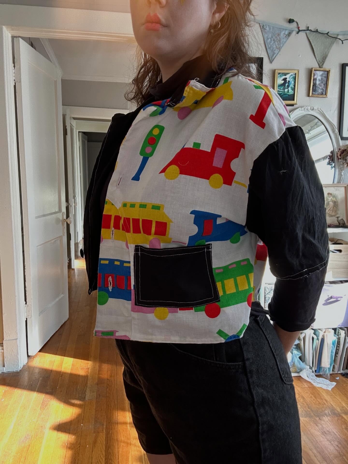 One more funky button up for all the funky little guys out there. It’s up on my website! Link in bio! 🚊 🚆 🚂
#kidcoreaesthetic #clowncore #maximalist #sewist