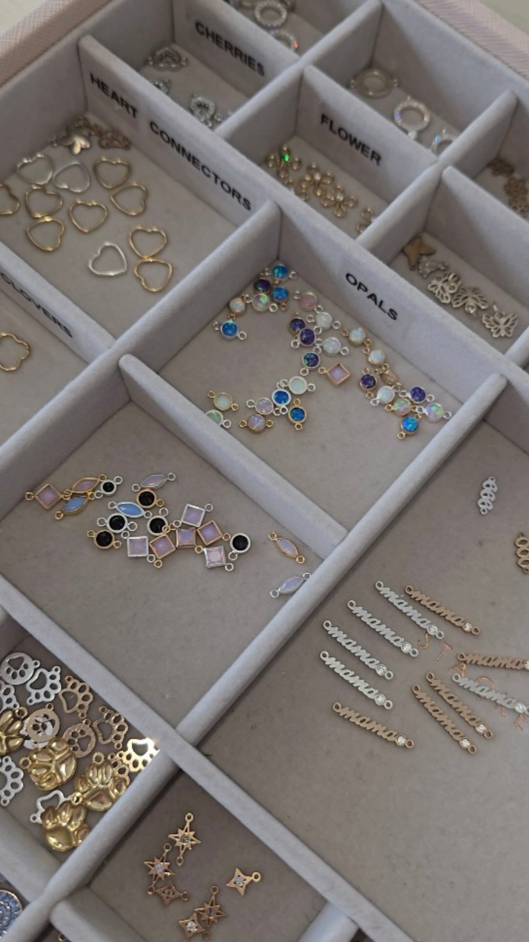 This is the only energy we want around us in 2026⚡️💌✨
Only positivity & welded sparkles…✨
What’s better than that?!
We have slots coming up that could be YOURS, whether you want to visit alone for a moment meant just for you, or with somebody you love so you can get linked together, come on down to @jemmaelizabethbeauty and experience permanent jewellery in the best way possible, with an expert-led service within the salon that was the 1st to bring this service to Staffordshire💍
🔗 book yours today via the link in bio!