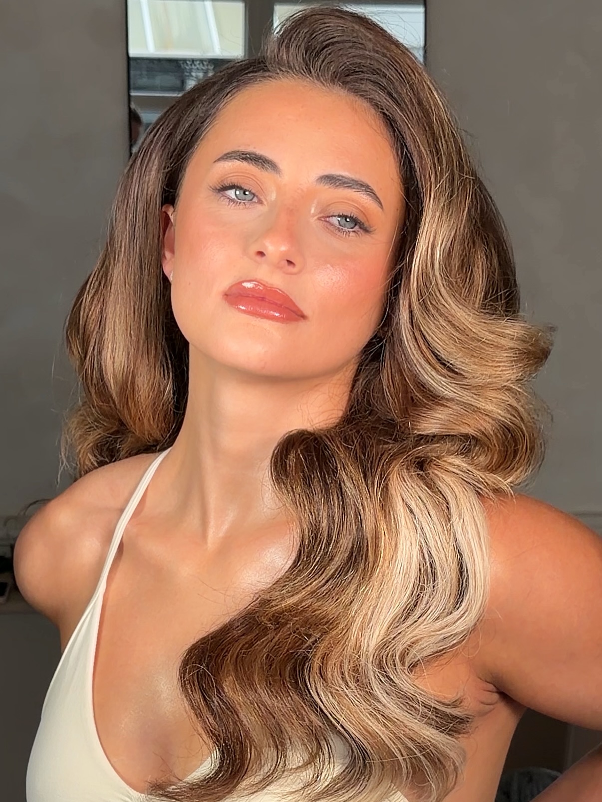 Hollywood Glamour 💫
The modern bridal look for 2026! Timeless soft glam by @hannahmaymakeupartist and glamorous waves by @bridalhairbyrhian ✨
We’ll be teaming up ahead of the busy season to create even more gorgeous bridal inspo for our brides @kristinagasperasacademy
Thank you to our STUNNING model Emily, we absolutely loved glamming you 💖✨
.
.
.
#bridalhair #bridalmakeup #bridalhairandmakeup #2026bride #weddingglam