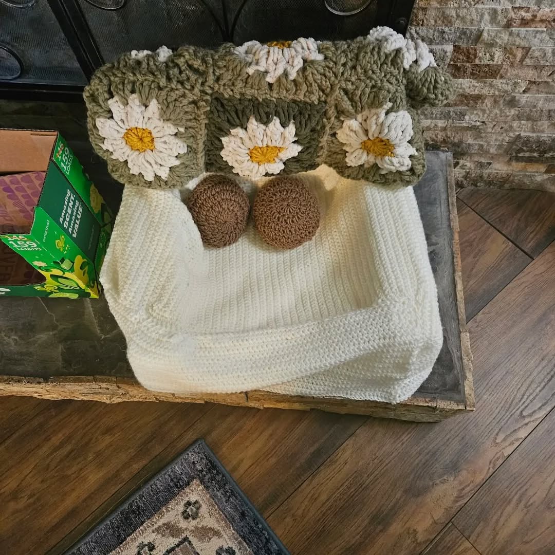 My First Crochet Cat Couch this took Forever to Make I also except small payments if you can't afford full $567.10 I take PayPal Klarna or After Pay check my Site Crochet4Hope.org I glued memory foam together This is a Coach set for small animals including Crochet Pillows and Blankets takes forever to make. I'm accepting Pre-Orders!! #preorderusa #petcouch