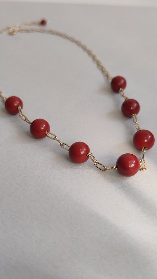 Spiritual jewellery that suits your style and energy. You don't have to compromise on the style because no more bulk made basic crystal bracelet. It's time to switch to something that is made just for you.
At Moon's Tribe I make jewelry only when you place an order. Experience the energy of slow jewellery with Moon Tribe