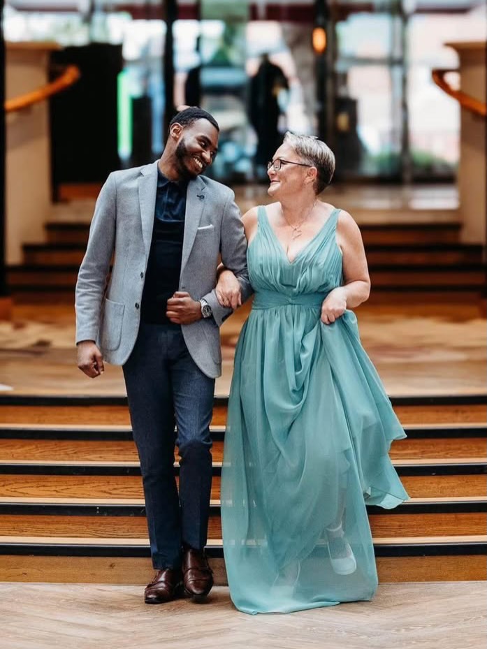 A beautifully ruched chiffon dress with a V-neck and V-back, giving the style a Grecian feel. The pleated knot waistband serves to draw you in at the waist, enhancing your figure.
The flowing A-line skirt moves beautifully and effortlessly as you walk. The bodice is beautifully shaped and supported internally by boning and padded cups. This dress fastens at the back with an invisible zip. Shown here in Sage and Cornflower.
Available in 49 colours.
@nievecouture - Style NM6110
#bridesmaid #differentcolours #chiffon #yateley #hampshirebride