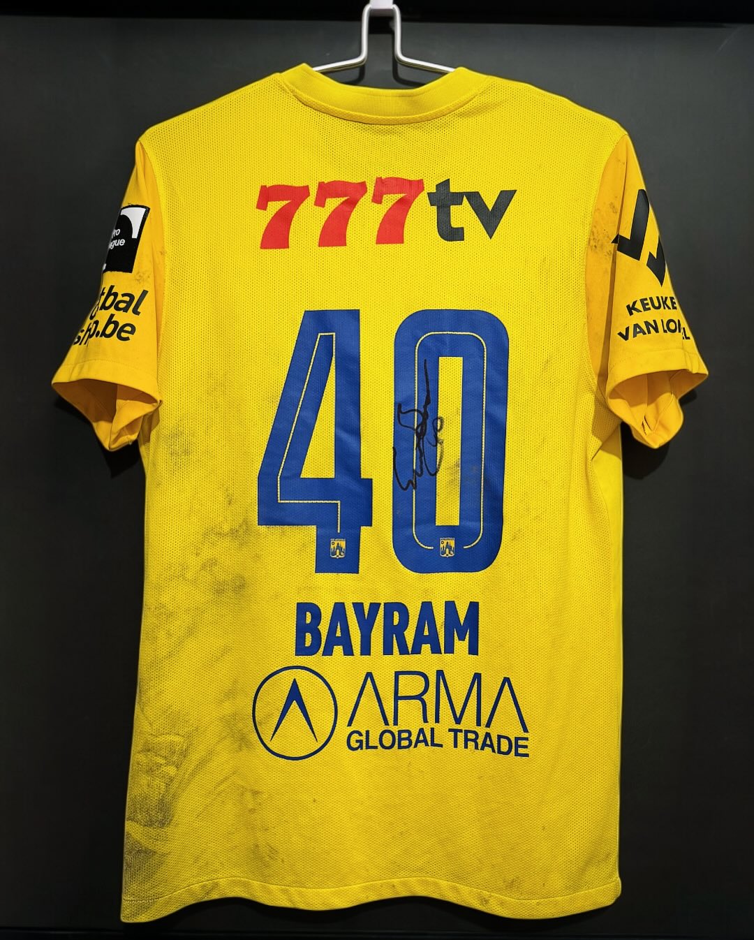 Not just yellow & blueโฆ mud & grass included ๐๐ฑ
Thatโs match-worn ๐๐
KVC Westerlo home shirt, worn by Emin Bayram ๐น๐ท
๐ RSC Anderlecht
๐
December 7, 2025
Another one for the Belgian shelf ๐ง๐ช Collection growing ๐