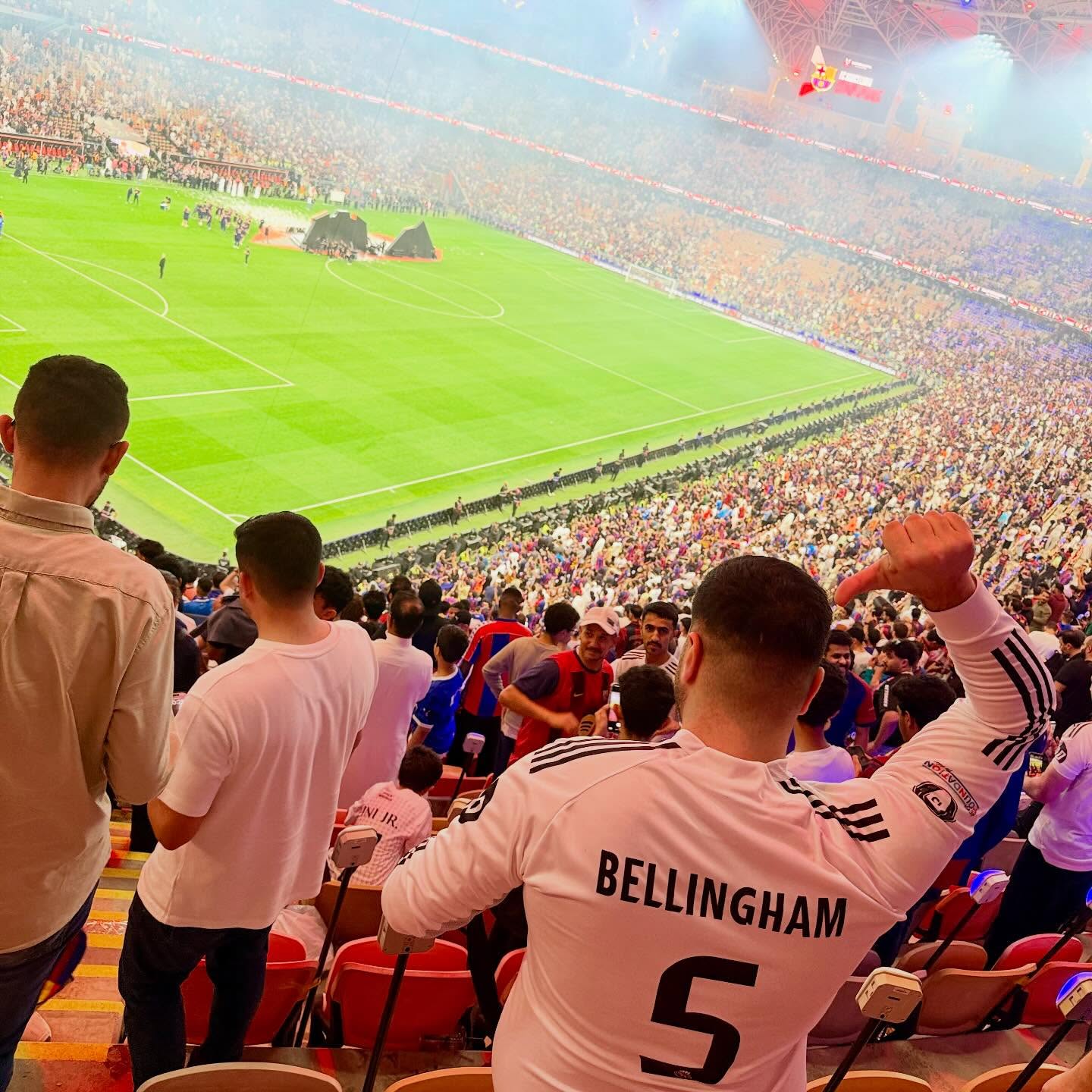 مدريديون اينما كنا وكيف ما كنا .... 🇸🇦🇪🇸
مدريدنا الى يوم القيامة *
* مقتبس بتصرف من سيادتوا فوووووق
#halamadrid❤ #supercoupadeespaña #djeddah #bisher #tarazi #saudiarabia🇸🇦