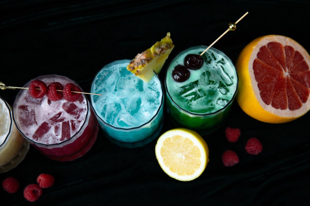 When your cocktails look this good, you have to show them off. 🍸🌈✨
Want a menu as colorful as your celebration?
Captured by @ellyseperkinphotography
#WinstonsBarService #BoldCocktails #CocktailCreatives #MobileBarExperience #EventPlannerInspo #WeddingBarIdeas #DrinkPresentation #MichiganEvents #SignatureCocktailMenu #SipsInColor