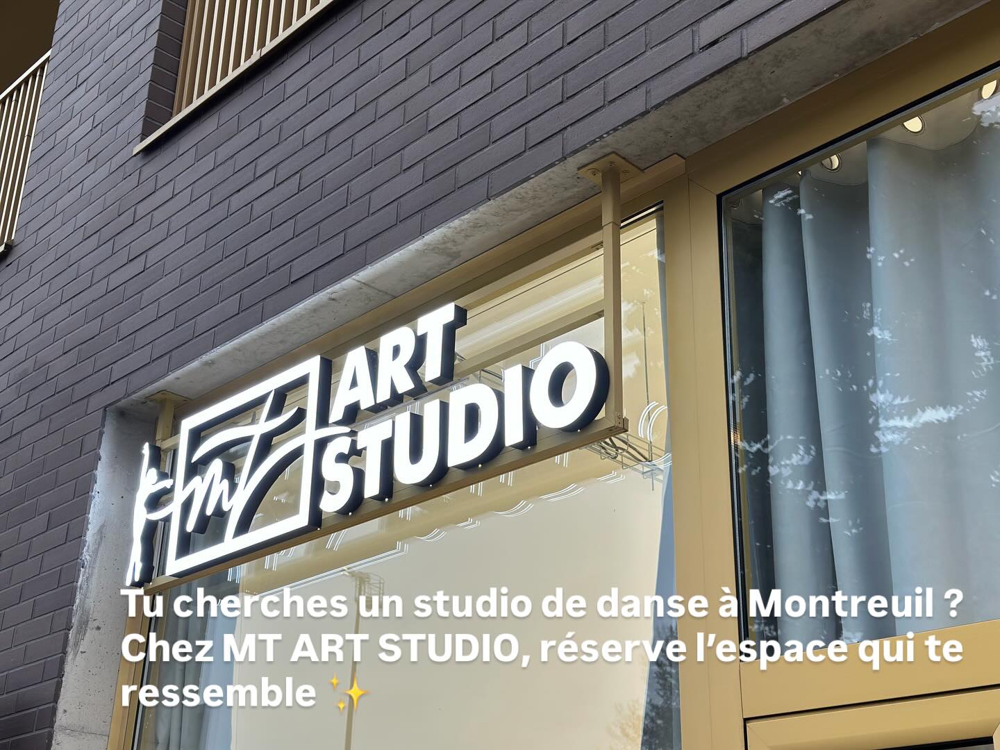 ✨ TON STUDIO DE DANSE T’ATTEND À MONTREUIL ✨
🩰 3 studios professionnels
50 m² • 70 m² • 100 m²
🎶 Danse • Répétitions • Cours • Créations • Vidéos
📍 1 rue Toussaint Louverture – 93100 Montreuil
📅 Réservation directe sur notre site
✅ Toujours des disponibilités
🔗 Lien en bio
#mtartstudio #locationstudio #studioadanse #montreuil #danseur chorégraphe reelinstagram danseparis creationartistique