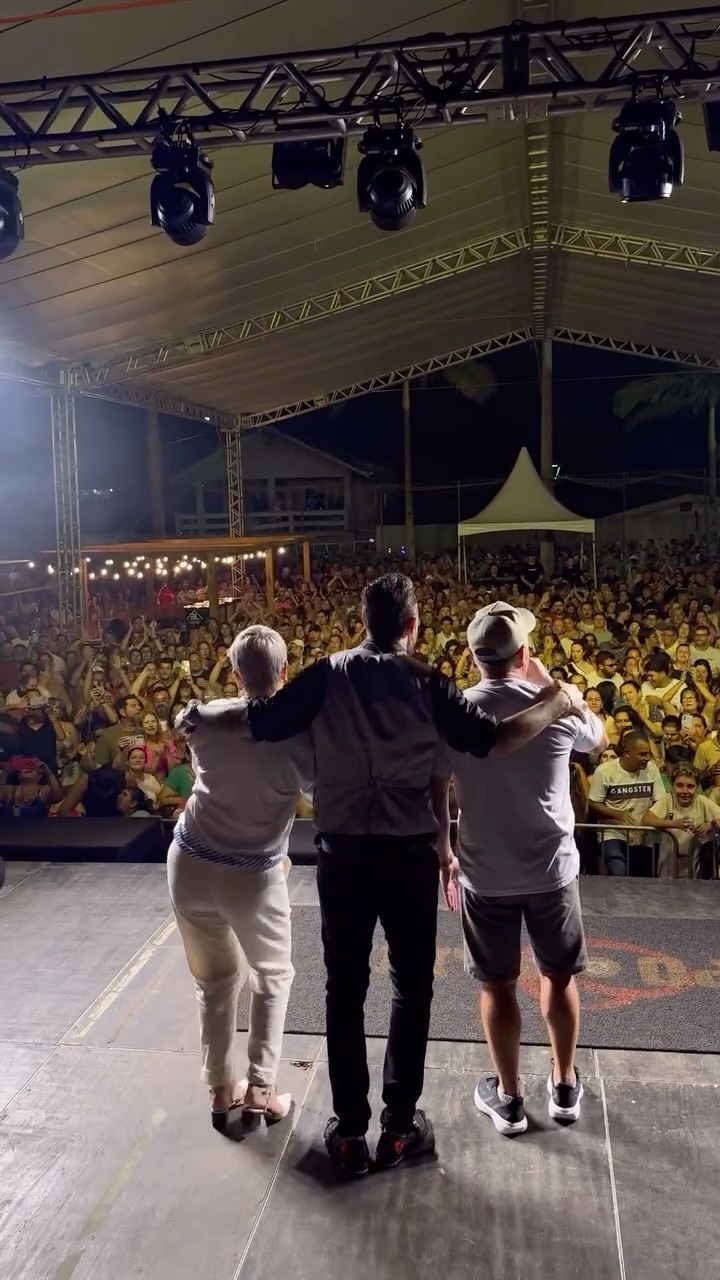 OS KATCHAKEIROS DO BRASIL VIERAM🫣
A banda @corpoealmabr colocou todo mundo pra cantar e dançar na primeira noite de comemorações dos 34 anos de Balneário Barra do Sul/SC
CURTAM OS MELHORES MOMENTOS!!!✨❤️🙌🏻
#AniversárioBarraDoSul #CorpoEAlma #Sucesso