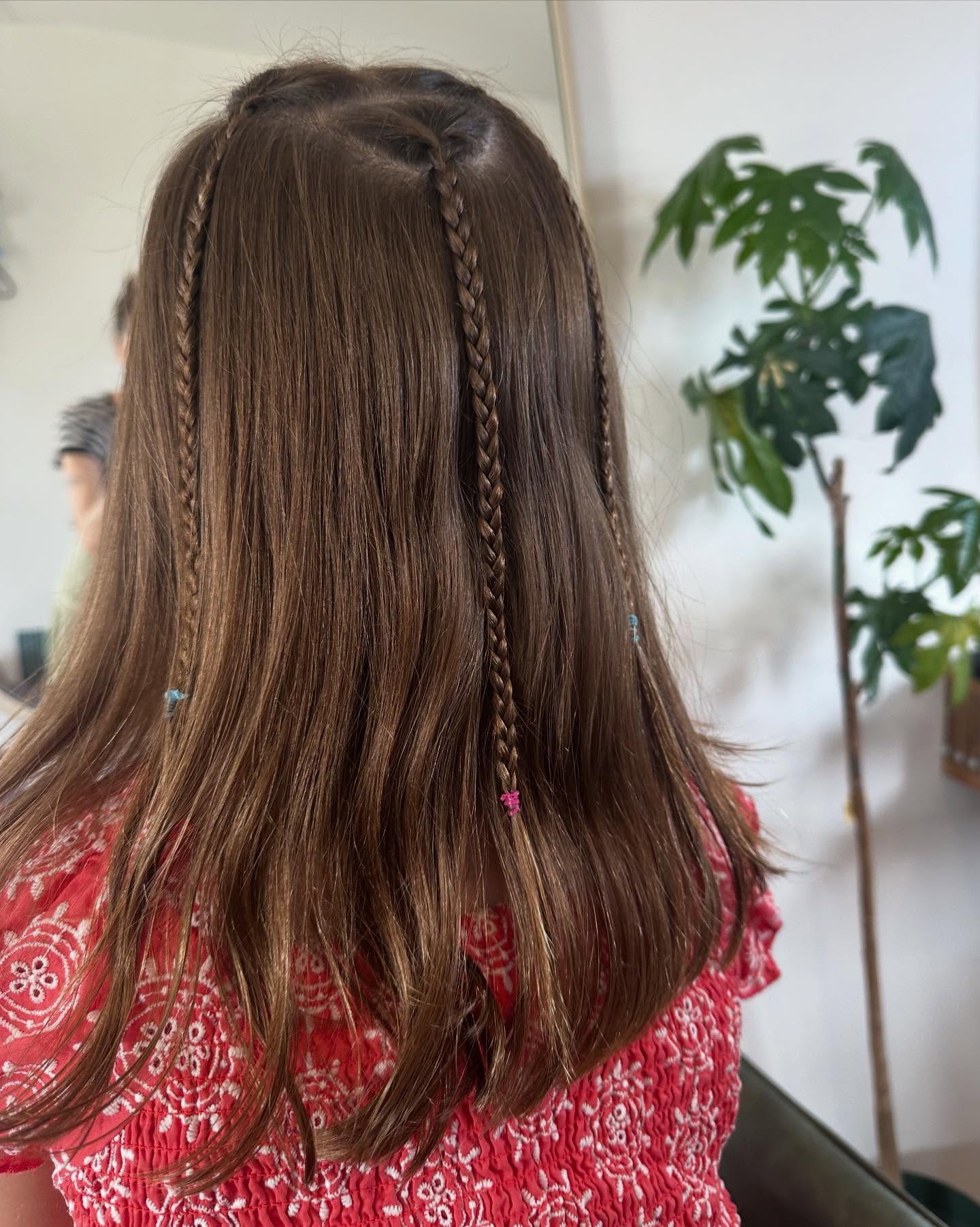 Now offering kids braid services at Yuduyu Hairsalon
✨ 6x mini braids
✨ 2 French or Dutch braids
✨ Fishtail braids
Perfect for school, parties & weekend fun 💕
#yuduyuhairsalon #youdoyou #tamakimakaurau #hairstylistwaiheke