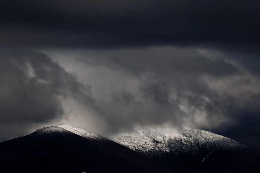 I finally finished a new blog post about my road trip through Sweden and Norway in August and September 2025.
Abisko National Park through my lens. From canyons, rock formations and snow covered mountains to a small, quiet side project about out of place ice fishing huts along the way.
Here’s the full story from my time in the far north:
https://www.matthiasconrad.com/post/abisko-nationalpark-swedish-lapland