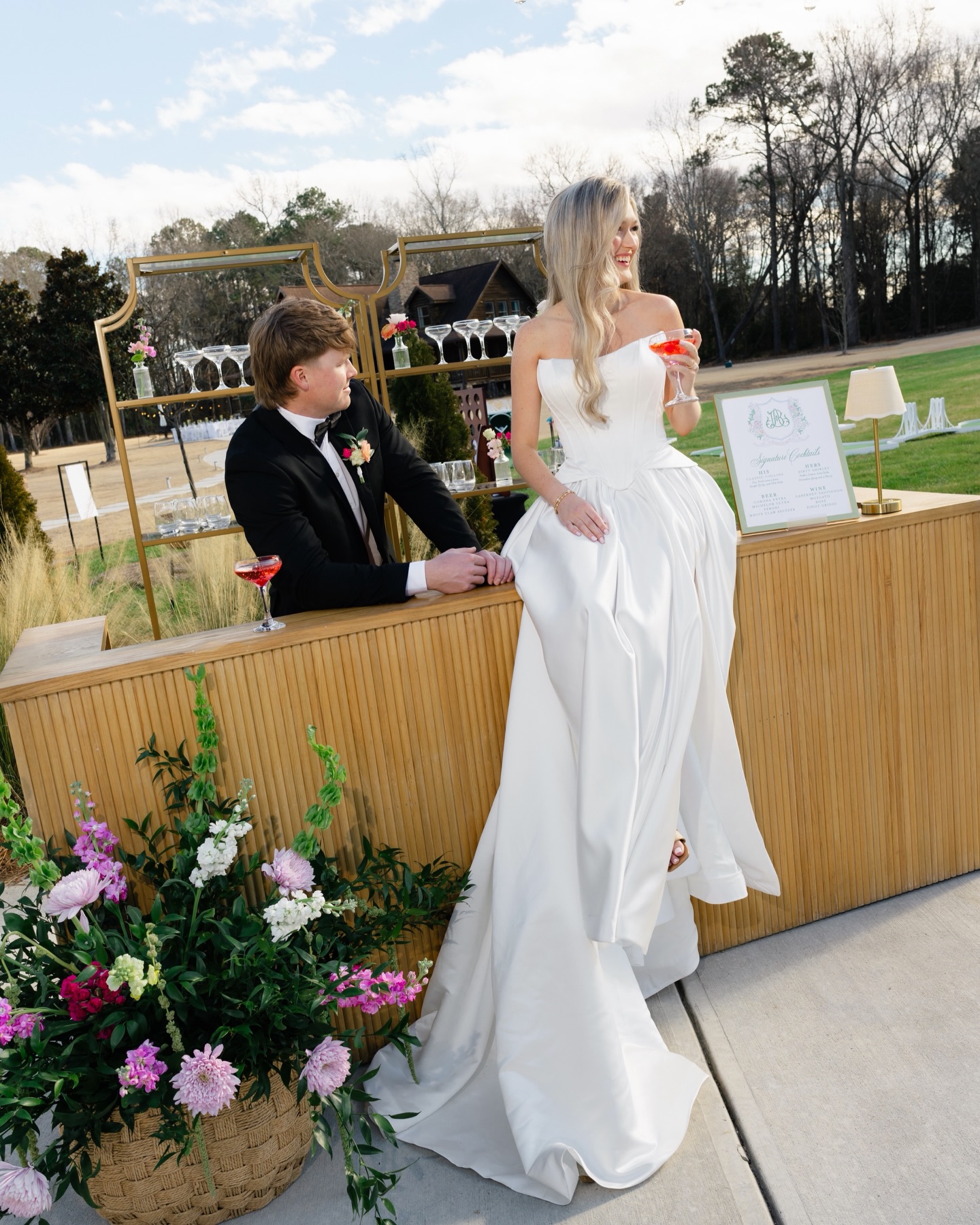 A few highlights from yesterday’s dreamy Spring Preview at @thehartwoodevents! So fun collaborating with so many incredible vendors and bringing this gorgeous vision to life 🌿
@thehartwoodevents
@campbell.coevents
@emilyfryphoto
@theaisleeditbyllm
@sixteen9films
@carolinabridalworldtriangle
@wilkinsoncreativeco
@katymbeauty_
@the_pretty_barrette
@curatedeventsraleigh
@jewelboxclayton
@captivatecake
@cstsolutions_nc