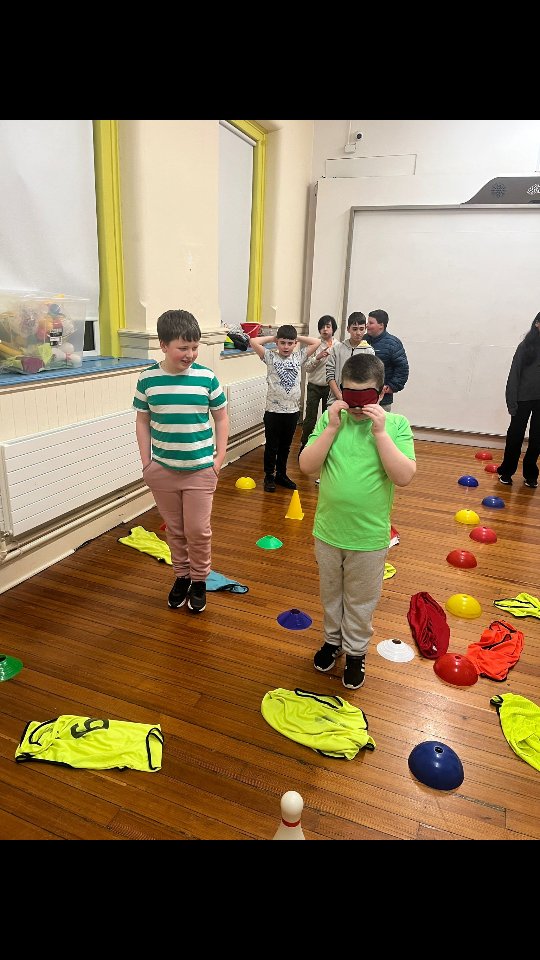 Here we go again! 🎉
After the holiday break, we’re back with even more activities and fun! 🎨🎮🔬⚽
Our Art, Games, STEAM, and Sports activity pack is ready to go.
This Monday, we were so happy to see the kids again and spend such a great time together 💛
#stmarysyouthcentretullamore #Tullamore #youthclub #games #fun