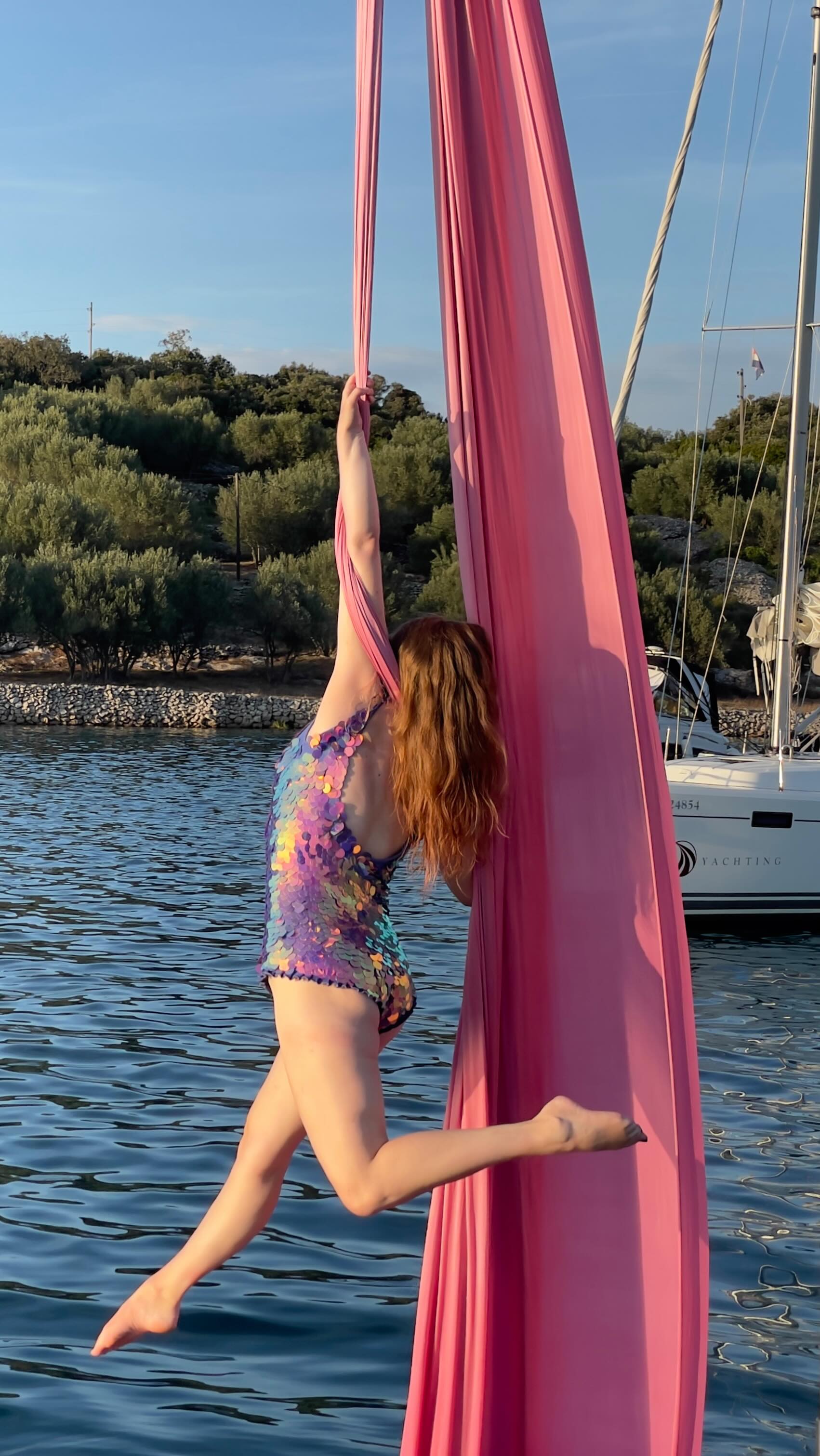 Switching the aerial studio for the Adriatic sea this summer 😎
We can’t wait for @aerialcruisecroatia, the Aerial Retreat on a sailing yacht, setting sail again in August 😍
There’s a few spots left for this summer! Book your aerial summer escape now ⛵️🌊
👉🏼 www.aerialcruisecroatia.com
Featuring beautiful sparkly spinny @jxlia.ge ✨
#aerialretreat #aerialcruisecroatia #aerialsummer #aerialsail