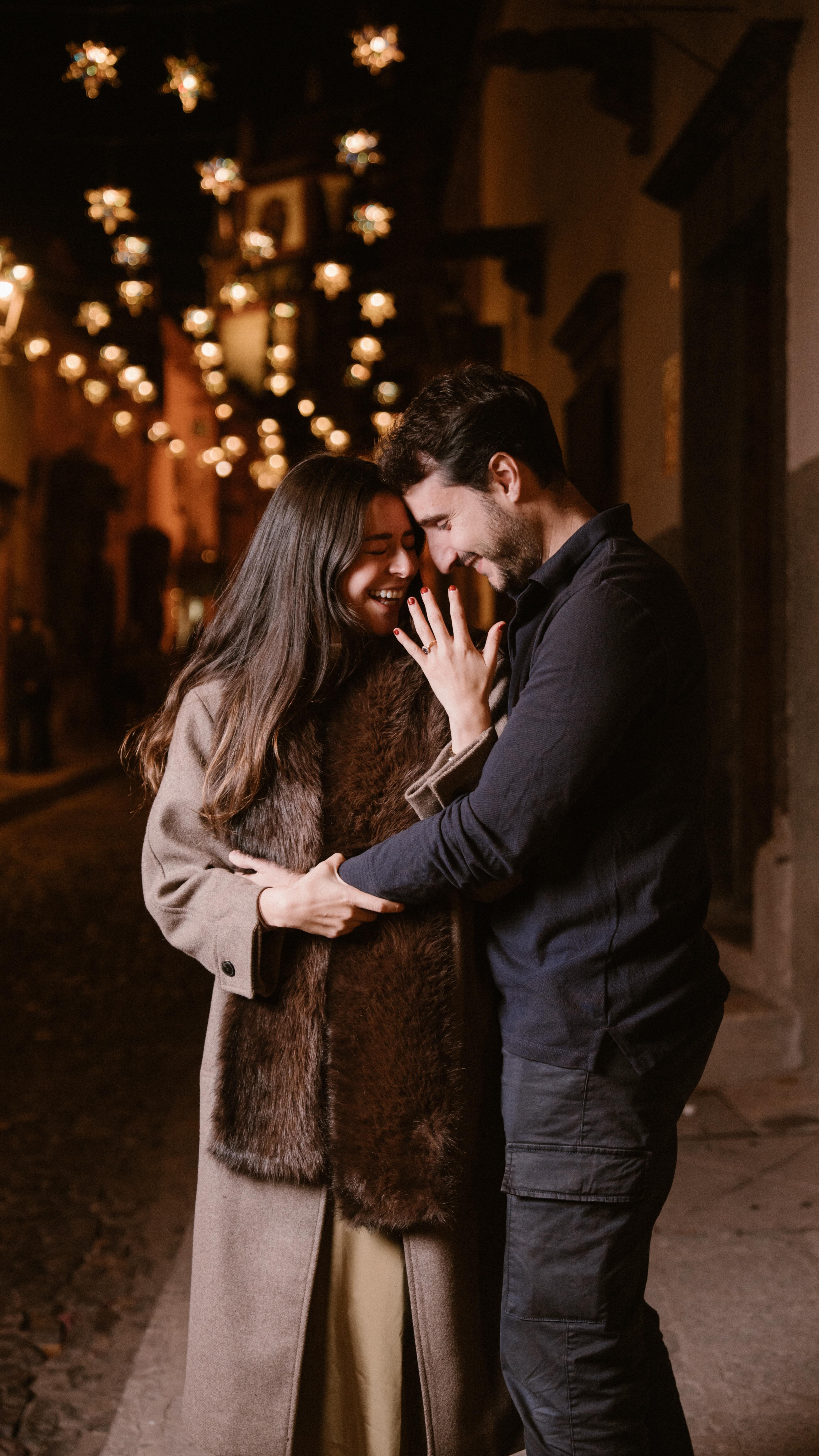 San Miguel de Allende fue el escenario perfecto para una pregunta que lo cambió todo.
Entre sus calles llenas de vida, una sorpresa, un anillo… y un sí que detuvo el tiempo.
Documentar propuestas de matrimonio es uno de esos momentos que me llenan de emoción y responsabilidad, porque nada se repite y cada segundo cuenta.
Si estás planeando una propuesta, un elopement o un momento especial en San Miguel de Allende, estaré encantado de documentarlo de forma auténtica y discreta.
San Miguel de Allende is the perfect place to say “yes”.
If you’re planning a proposal or an intimate moment here, I’d love to capture it for you.
📍 San Miguel de Allende
📩 DM abierto para información y fechas
#SanMiguelDeAllende
#ProposalInMexico
#EngagementSanMiguel
#SanMiguelPhotographer
#DestinationProposal