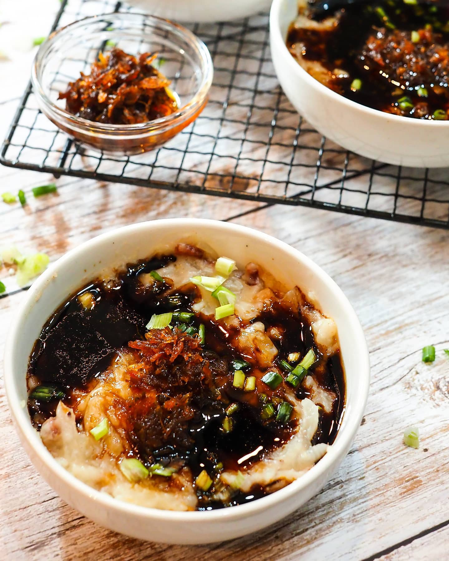 {Recipe} 𝙃𝙤𝙣𝙜 𝙆𝙤𝙣𝙜 𝙎𝙩𝙮𝙡𝙚 𝙎𝙩𝙚𝙖𝙢𝙚𝙙 𝙍𝙖𝙙𝙞𝙨𝙝 𝘾𝙖𝙠𝙚 𝙬𝙞𝙩𝙝 𝙓.𝙊. 𝙎𝙖𝙪𝙘𝙚
Stay home can be less boring when we have a super nice and satisfying meal with our loved ones. Though I'm getting busier with my work commitment, I made an effort to cook for our family to gather around the dining table. Wfh can means no knock off time, no 1 hr lunch break and work might be brought to dining table too. Please do try to still set aside time for family members esp during this period where we need more love and words of concern. Jiayou everyone!! We will all be fine 😘
Step by step pictorial recipe and detailed recipe @ http://eckitchensg.com/2016/05/steamed-xo-carrot-cake/
Carrot Cake Mixture
250g White Radish (Cut into thin matchsticks)
200ml Superior Chicken Broth/ Scallop Chicken Broth
250ml Water
80g Rice Flour
10g Tapioca Flour
Teaspoon Sugar
½ Teaspoon Salt
¼ Teaspoon Pepper
2 Tablespoon Dried Shrimps (Coarsely Chopped) - about 10 g
40g Chinese / Taiwanese Sausage (Diced) - about 1 piece
2 tablespoon Oil
Sesame Infused Sauce
1 tablespoon Dark Soy Sauce
2 tablespoon Light Soy Sauce
2 tablespoon Sesame Oil
½ teaspoon Sugar (Omit Sugar if using FengHe Brand Dark & Light Soy Sauce)
120 ml Hot Water (add more if too salty)
Toppings
2 tablespoon of XO Sauce (Or more)
Chopped Spring Onions
#covidrecipes #stayhomeactivities #stayhomerecipe #recipeideas #dinnerideas
#recipe #foodguide #singaporefood #singaporeinsiders #sgfoodies #sgeatsout #foodsg #sgrestaurant #foodphotography #sgfoodporn #instafoodsg #sgfoodie #burpplesg #sgmakandiary #sgfood #instafood #foodpics #foodporn #instadelicious #instasg #sgig #sgeat #igfood #sgfoodstagram #radishcake