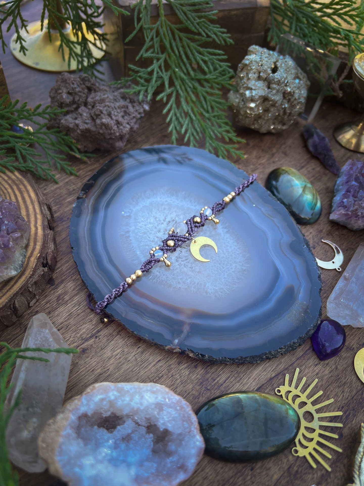 ✨Sur mon site, collier en macramé Myrris, ici en pierre de lune mais totalement personnalisable selon tes goûts 🌈🤍
#macramejewelry #pierredelune #frenchart