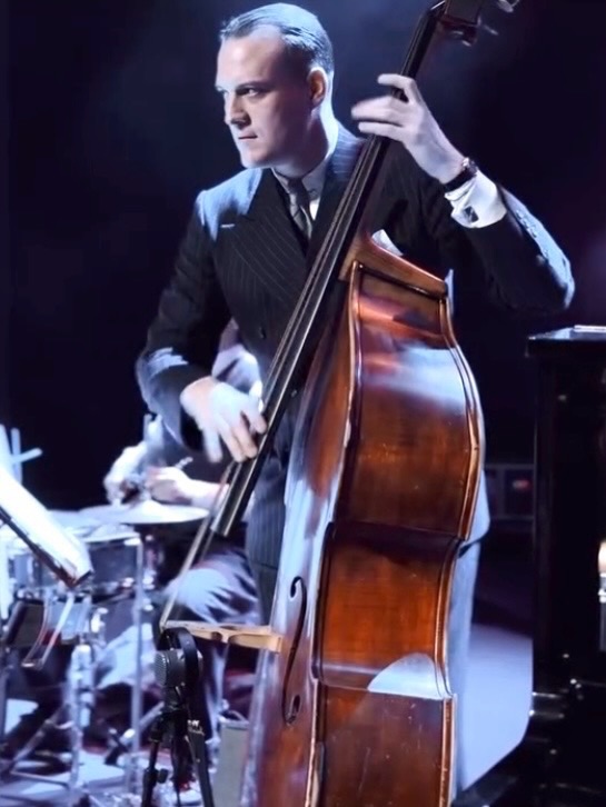 Here are a few screenshots from videos that @arnasrazgunas filmed of our @thebigfivejazzberlin performance at the Jitterbugs Delight Festival in Basel last weekend. In these shots, I’m wearing my new 1930s-style suit from Chester Cordite.
@baseljitterbugs
@chester_cordite
#doublebass #1930s #vintage #bass #suit