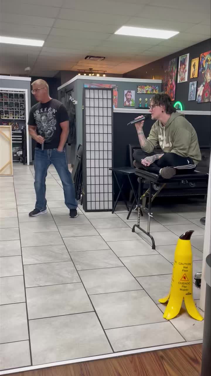 Walk ins will get a free karaoke performance from our artists RIGHT NOW!! Get in here! (Please) 🤣🤩🎶🎤
#walkinavailable #blackballtattoo #karaoke #sendhelp