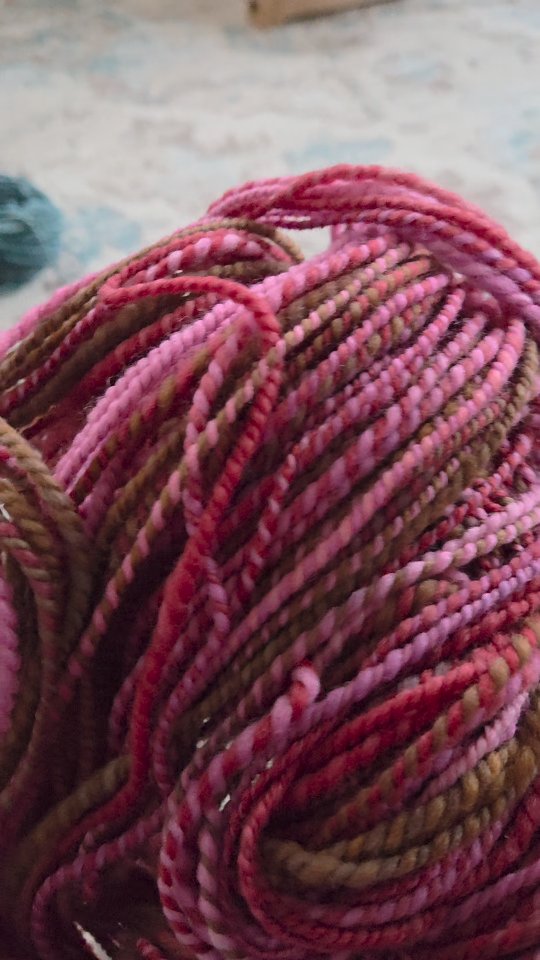 Cherry Pop - 172 yards of worsted weight merino wool in pink, red, and brown. Hand dyed squishy skein ready to be used in your next project.
#sunriselodgefiberstudio #spinnersofinstagram #handmade #handspunyarn #yarn