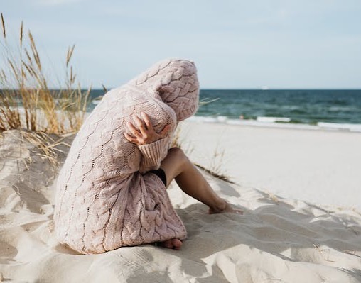 Recently, I have lost loved ones, both family and friends, in death. I am sure you all have experienced loss in your life.
I thought it might be helpful to share tips on grief starting with the typical 5 steps of grieving:
•Denial and isolation
•Anger
•Bargaining
•Depression
•Acceptance
Today, let us take a look at the first step. Denial and isolation, this is usually our first reaction when we get news of losing a loved one. It's possible the subconscious reacts this way because it is trying to lessen the blow of grief and to prepare us for all the emotions that will flood in. It is not that uncommon to feel disbelief long after a loss. However, getting stuck in denial and isolation makes it difficult then to process the other steps of grief and leads to an unhealthy emotional state.
If you have experienced loss, please feel free to share in the comments so that we can all help each other thru it🤍
#wavesofhealing #healing #waves #emotions #emotion #emotionalhealth #emotionalhealing #emotionalrelease #wellness #alternativehealing #health #bodycode #emotioncode #oils #essentialoils #eft #tft #aroga #frisco #texas #grief #loss #help #support #family #friends #love #hope #share #words