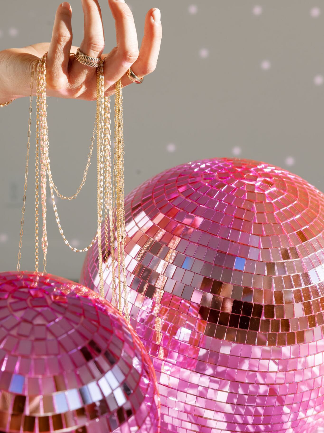 Galentine’s & Valentine’s parties are officially booking!
If you’ve been thinking about hosting, this is your sign. DM me.