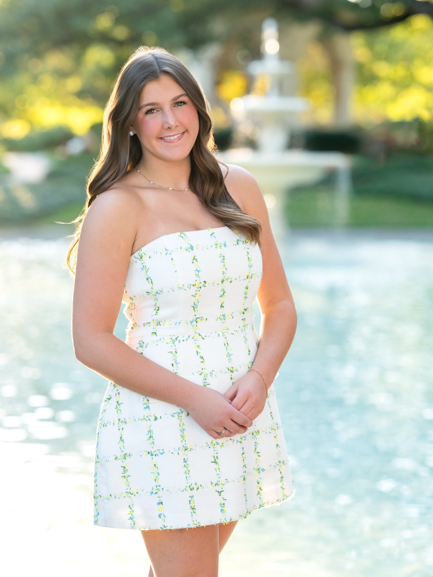 KATIE is a Senior at TCA!! Katie is Chaplain for the Varsity Cheer Team and she also competed the past few years with the TCA Competition Cheer Team! I love that Katie’s older sister, Caroline (whose Senior pictures I took in 2019) joined us for Katie’s Senior Session!! A full circle moment! ❤️💙❤️💙
Katie is outgoing and so friendly and if you saw my stories back in October about Katie’s session, she wasn’t even phased by at all the commotion at Flippen Park and Arlington Hall that afternoon!!
THANK YOU for trusting me Katie!! So happy with all your photos, even as we had to pivot a few times!
Happy Grad Year Katie!!! 2️⃣0️⃣2️⃣6️⃣🥳🥳
.
.
.
#wendikeslerphotography #senior2026 #seniorphotographer #dallasseniorphotographer