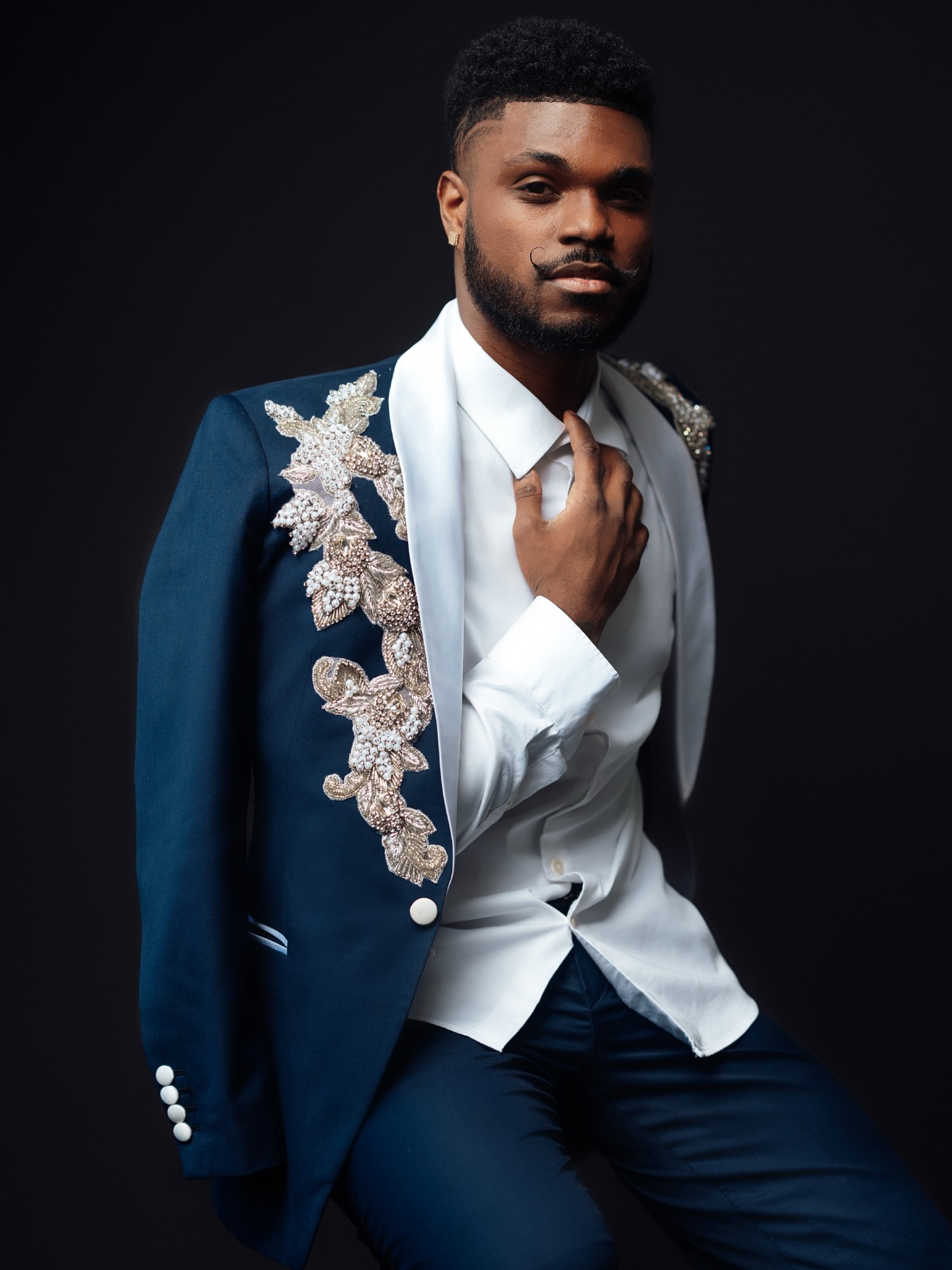 Today I’m 34 years old, and I’m incredibly grateful for the love and support in my life🥳
Every year when I’m asked what I want for my birthday, I struggle to answer. I’m not very materialistic, and I’m lucky enough to usually get what I need on my own. This year, though, I want to focus even more on gratitude and happiness — and for my birthday, I’d love for you to do the same (at least for today😅).
If there’s an artist that brings you any kind of happiness — including myself lol — share that joy with someone who makes you happy!
I wanted to share an incredible shot from a photoshoot I did with @hnguyenphotography, along with some fan art by @artbyjcon (top left), @udonnedtonoo (top right), @joan_chiverton (bottom left & right), and my beautiful little nieces, Isa & Rosie (bottom middle). The photoshoot makes me feel inspired and validated, and the fan art reminds me how deeply supported and loved I am. One of these pieces made me smile more than I expected — and moments like that are what mean the most to me. Thank you for the beautiful memories, the support, and for continuing on this musical journey with me!
Hope you all have an amazing day!🫶🏾
PS. Apparently I kept telling friends I was turning 33, so now I know I officially can’t remember how old I am anymore🤣
— With love
#happybirthdaytome #violinist #fanart #photography #sharethelove