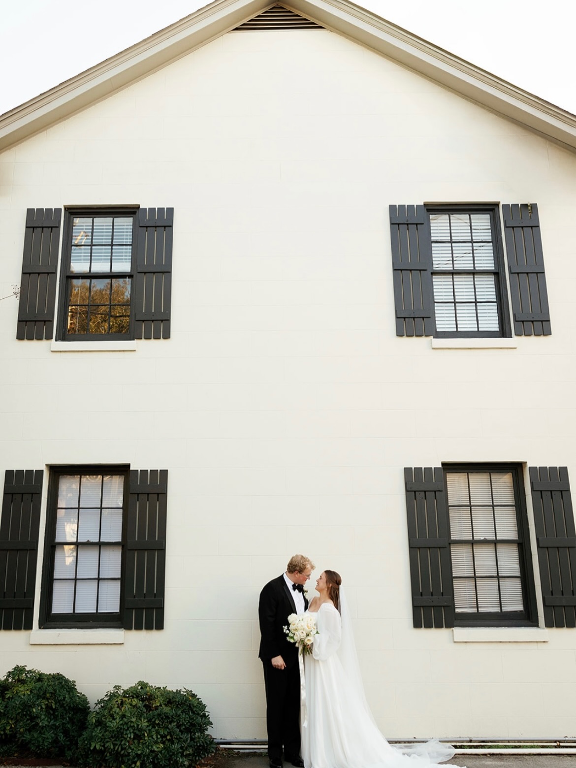 There’s something so romantic about winter weddings! Wishing a happy anniversary to this lovely couple on their one-year milestone! 🖤
Photographer: @jillian_zamora_photo
Venue: @charlesmorriscenter
Florist: @mea_flowers
Cake: @gigiscupcakessavannah
Rentals: @eventworksrentals
Lighting: @advanced_av
HMU: @chic.co.studio
Planners: US
Savannah wedding, wedding planner, Georgia wedding, lowcountry wedding, wedding design, wedding inspo, winter weddings, wedding style, wedding photography