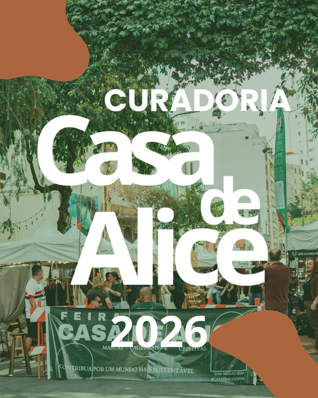Curadoria 2026
Em 2026, seguimos com um olhar ainda mais atento para marcas autoriais, criativas e sustentáveis.
Procuramos quem cria com identidade, produz em pequena escala, desenvolve produtos exclusivos e acredita que cada peça carrega uma história
Mais do que vender, queremos construir experiências, fortalecer marcas independentes e ocupar a cidade com propósito, cuidado e afeto.
Se o seu fazer é consciente, original e cheio de significado, esse espaço é pra você.
As incriçoes devem ser realizadas via link disponibilizado no site.
#casadealiceoficial #feiracasadealice