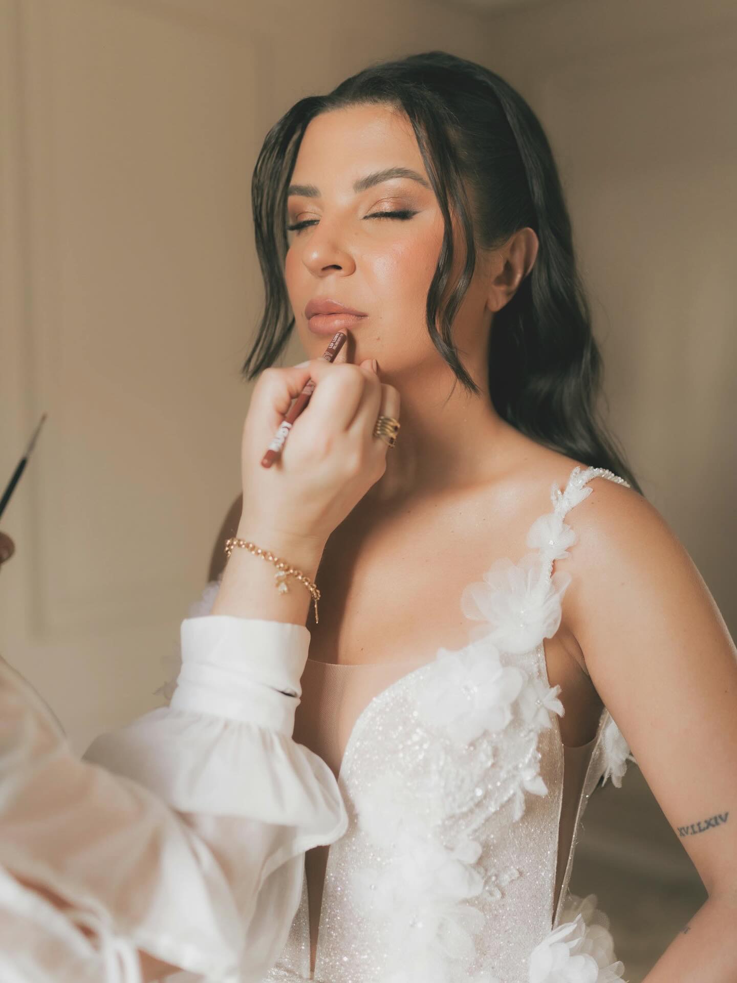 Ein Moment nur für sie.
Bevor alles beginnt.✨
#brautmorgen #hochzeitsmakeup #natürlicheschminke #brautmoment #hochzeit2025#hochzeit2026 #makeupartist #makeupartiststuttgart #0711#nooreawedding